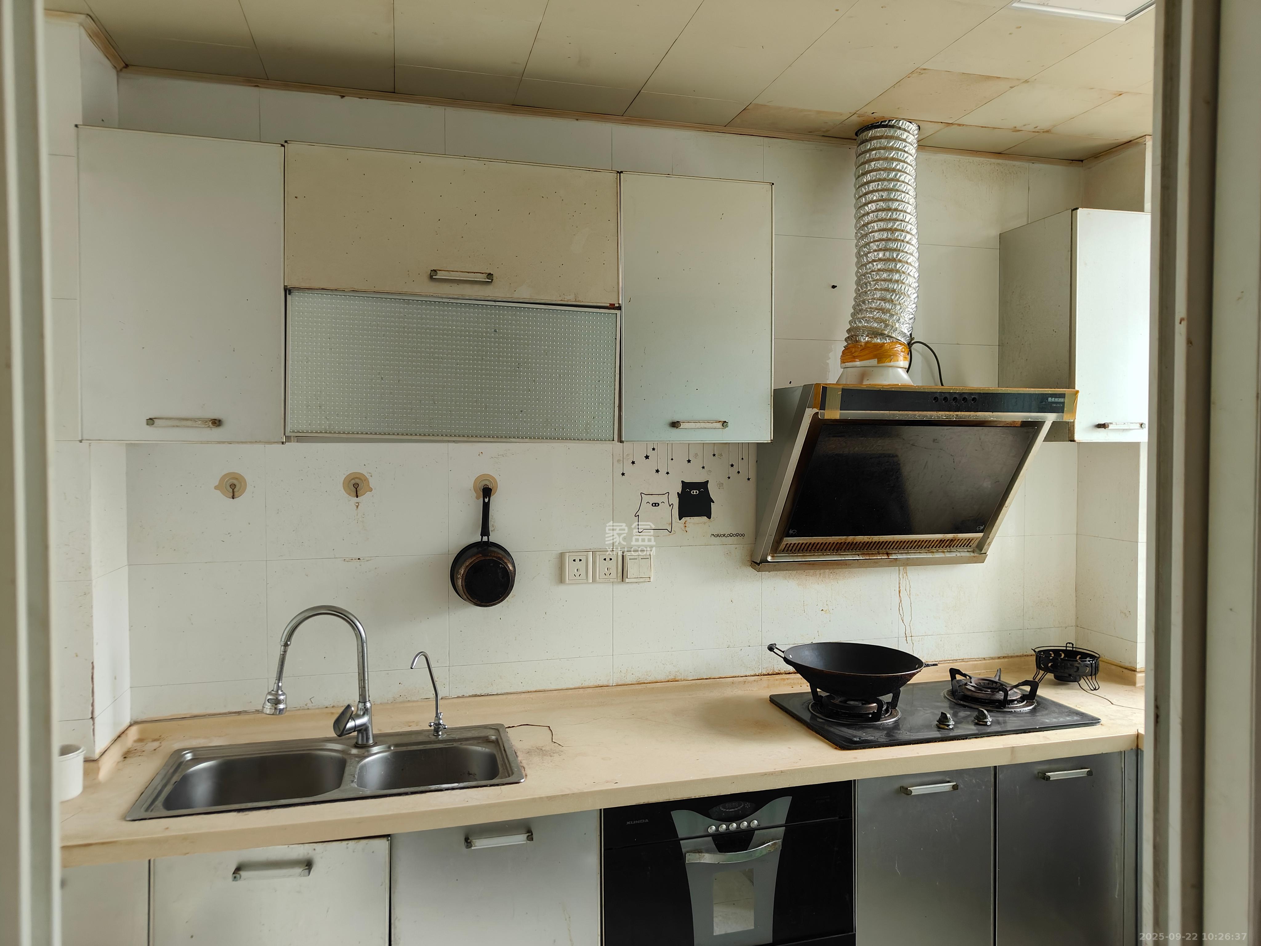 芙蓉公寓  3室2厅2卫    1800.0元/月室内图