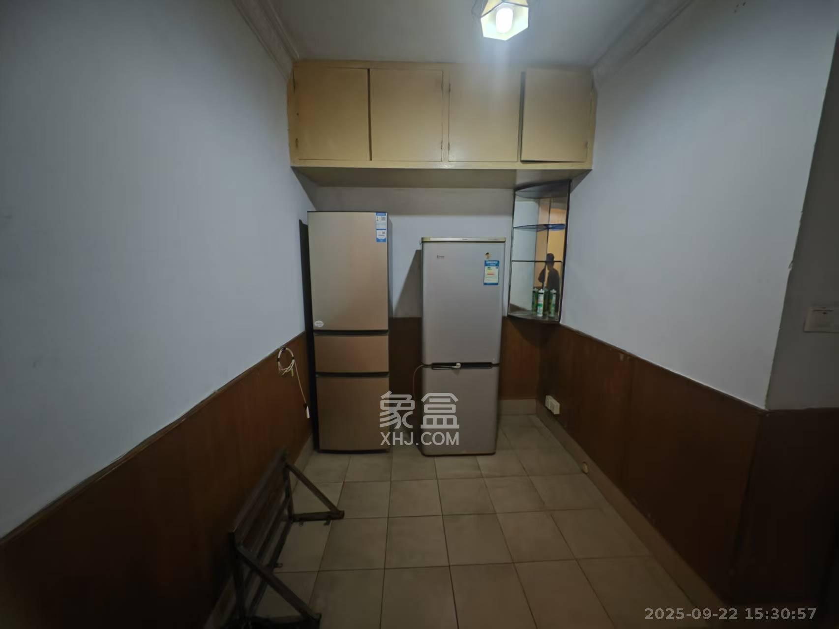 红泥山小区 2室1厅1卫 1500.0元/月 红泥山小区 2室1厅1卫 1500.0元/月室内图