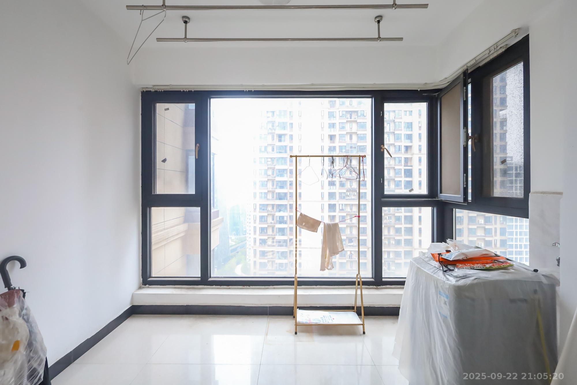 保利西海岸B区 3室2厅1卫 123.6万 保利西海岸B区 3室2厅1卫 123.6万阳台