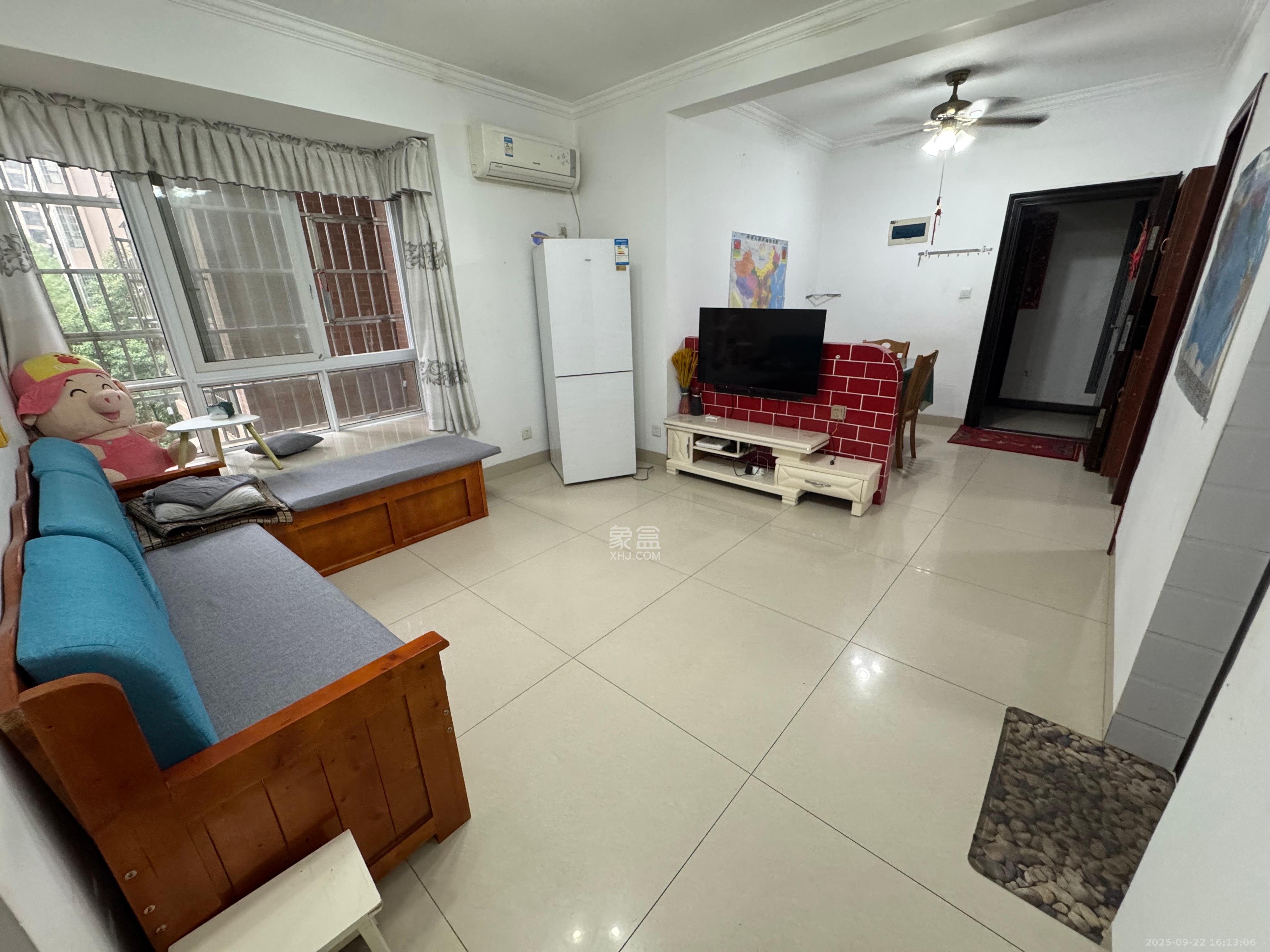 泊林晶城 3室2厅1卫 1800.0元/月 泊林晶城 3室2厅1卫 1800.0元/月室内图