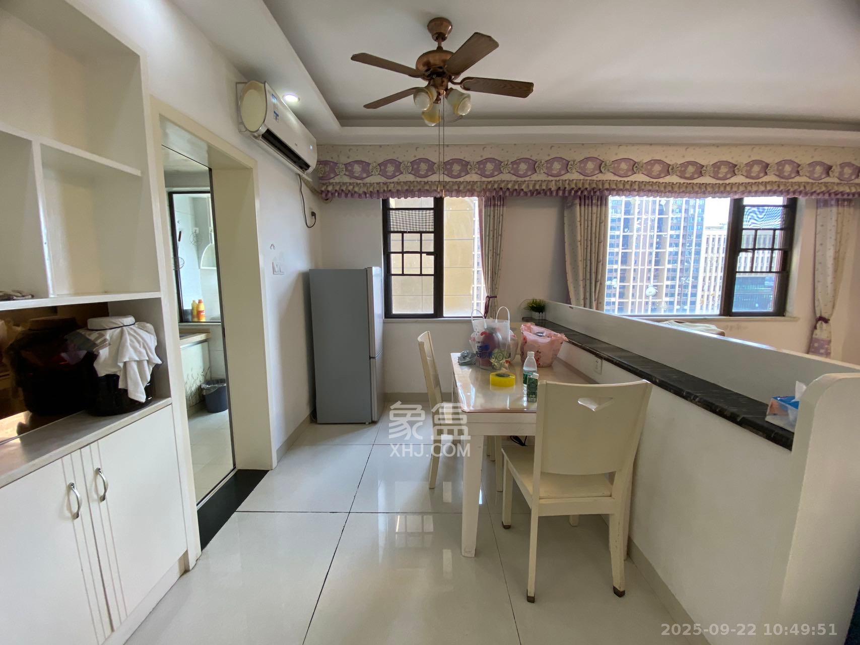 华润置地广场一期 3室2厅1卫 2300.0元/月 华润置地广场一期 3室2厅1卫 2300.0元/月室内图