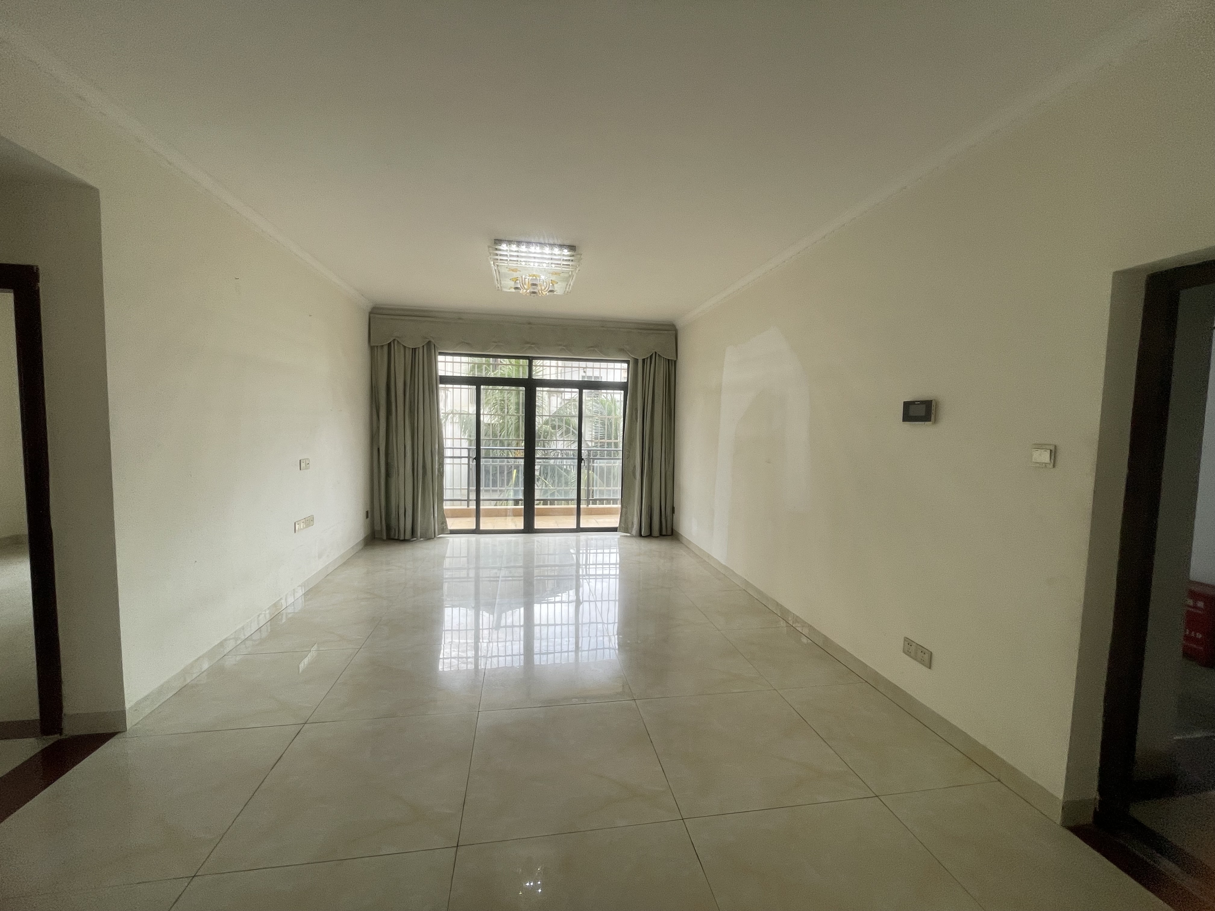 南国中心(琼山区椰航路) 2室2厅1卫 2000.0元/月 南国中心(琼山区椰航路) 2室2厅1卫 2000.0元/月室内图