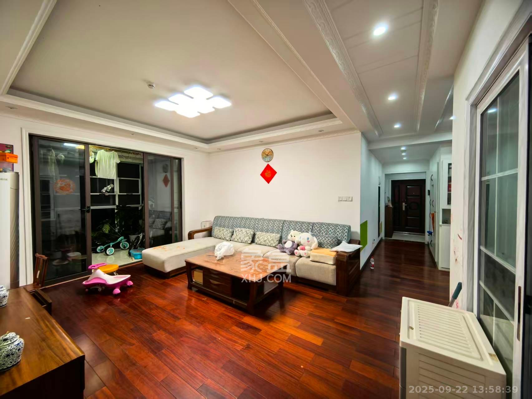 南山雍江汇(滨江国际新城) 4室2厅2卫 5000.0元/月 南山雍江汇(滨江国际新城) 4室2厅2卫 5000.0元/月室内图