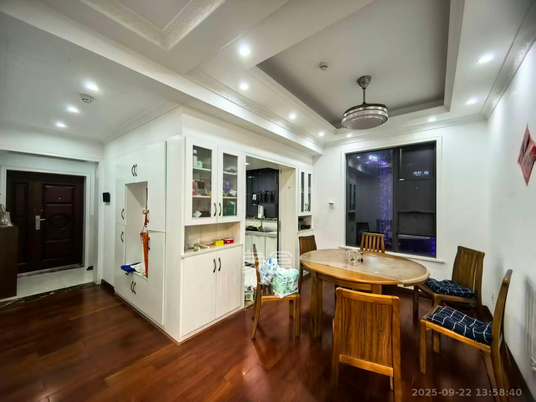 南山雍江汇(滨江国际新城) 4室2厅2卫 5000.0元/月 南山雍江汇(滨江国际新城) 4室2厅2卫 5000.0元/月室内图