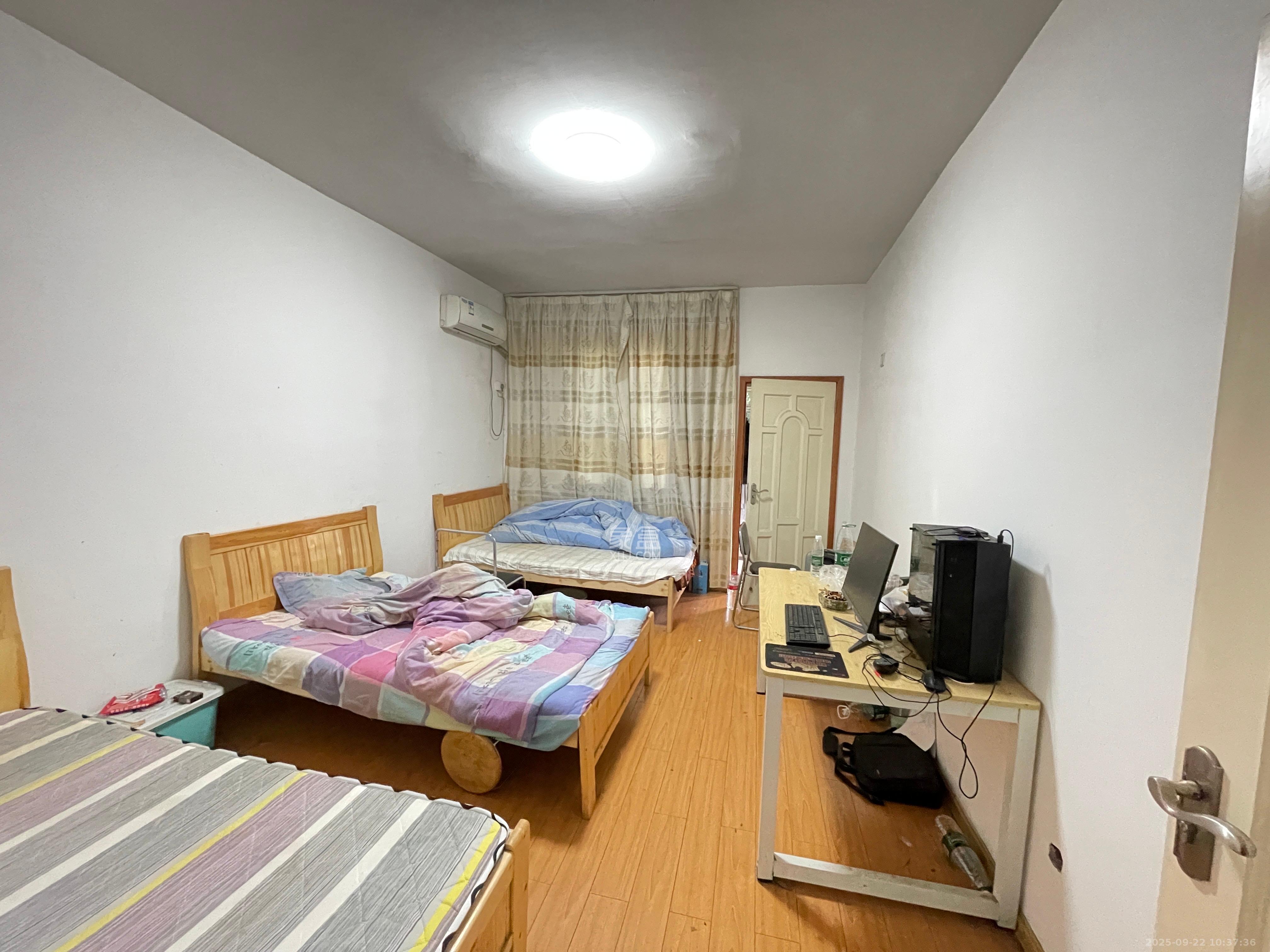 金鹰机电大市场  4室2厅2卫   2200.00元/月室内图