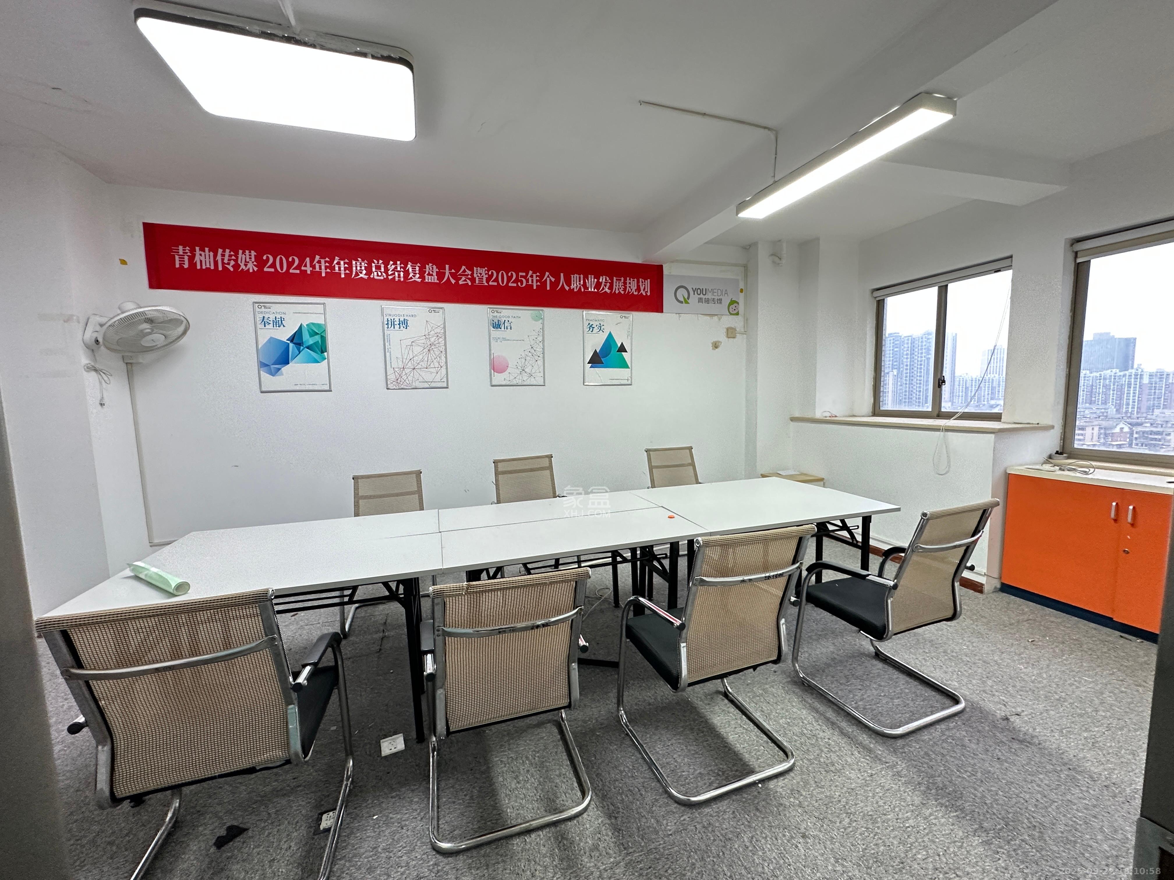 汇达国际公馆（汇达大厦）  4室2厅1卫   8000.00元/月室内图