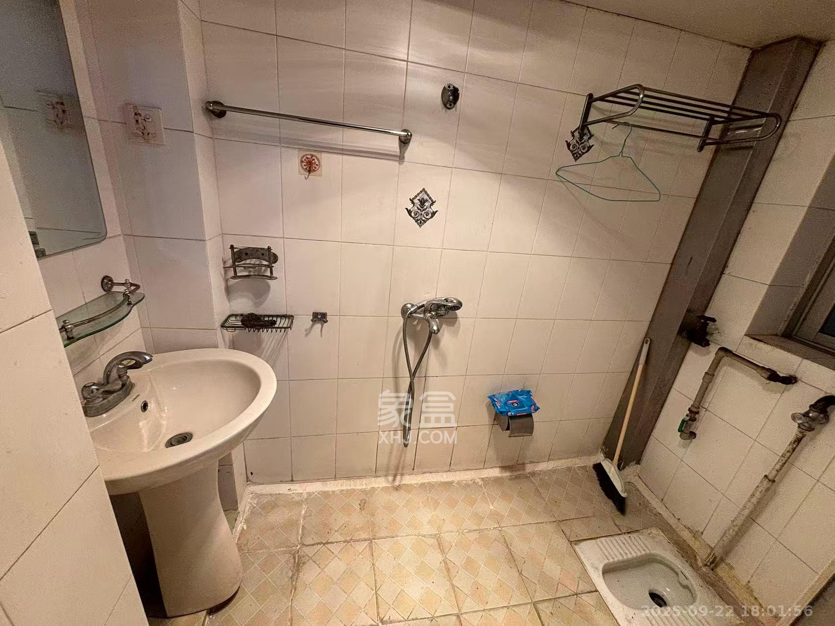 金球公寓  3室2厅2卫    3000.0元/月室内图