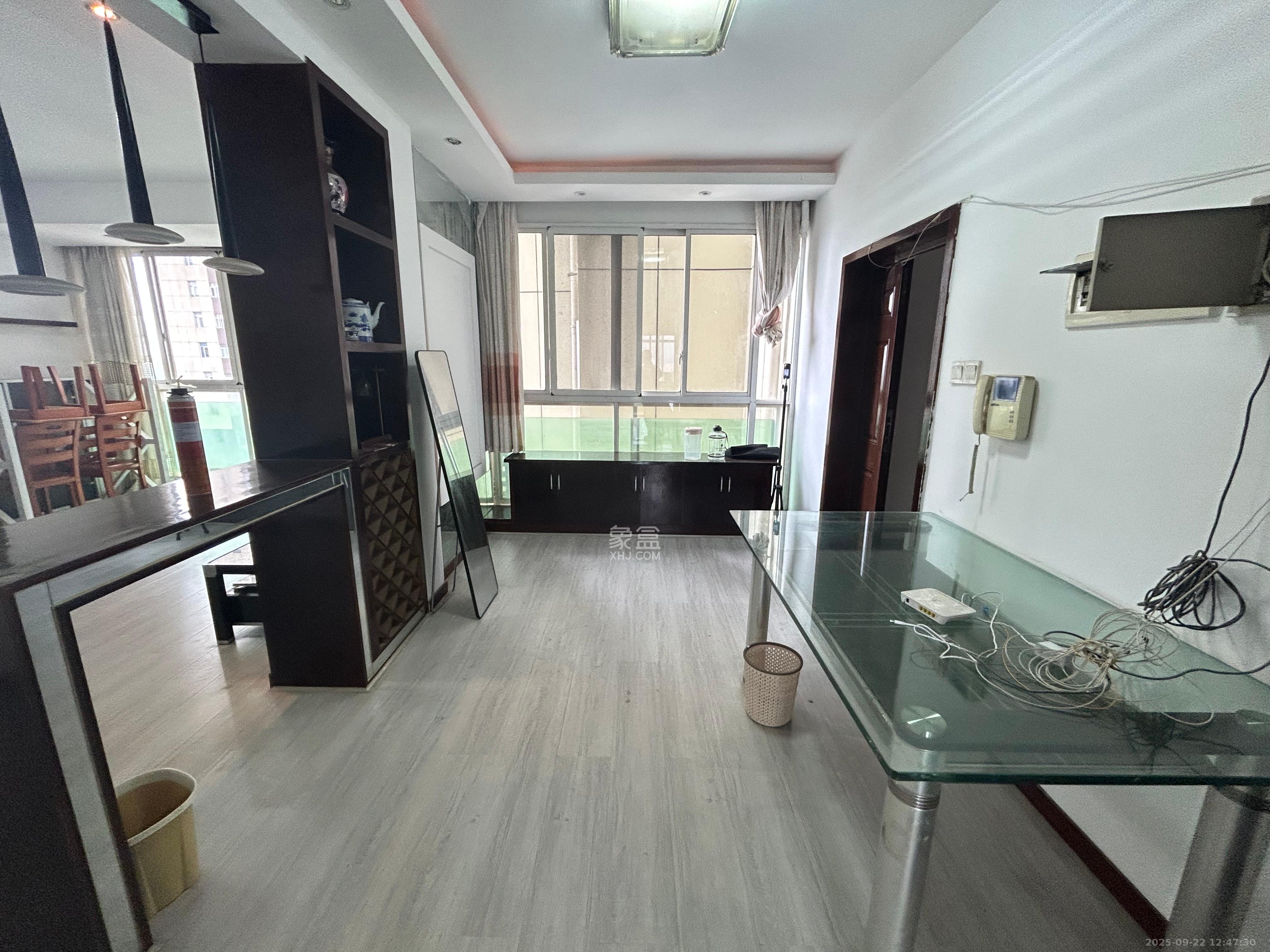 湘麓国际 3室2厅1卫 2700.0元/月 湘麓国际 3室2厅1卫 2700.0元/月室内图