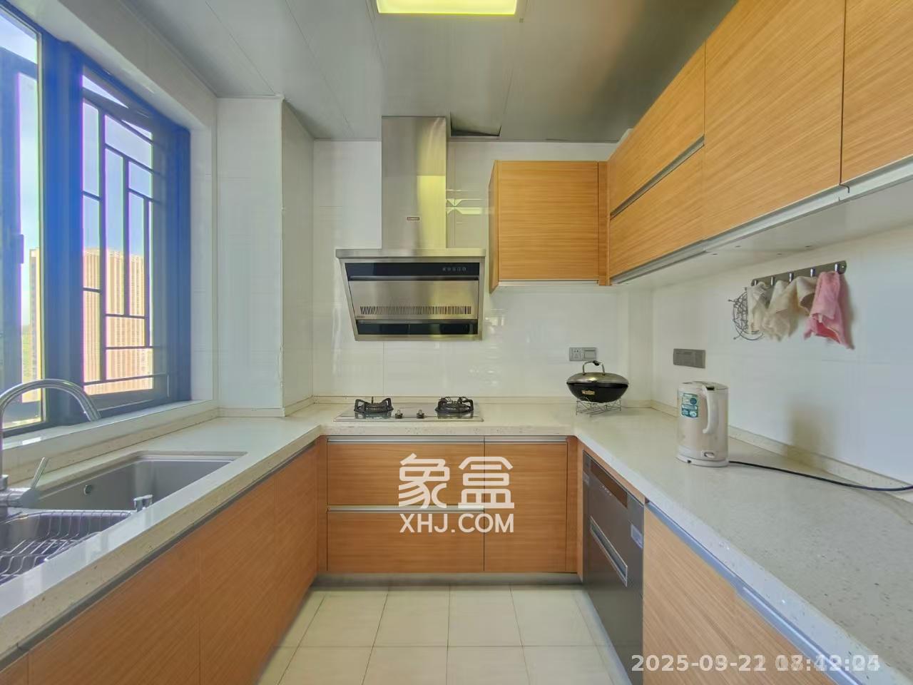 莱茵城  3室2厅2卫   2800.00元/月室内图