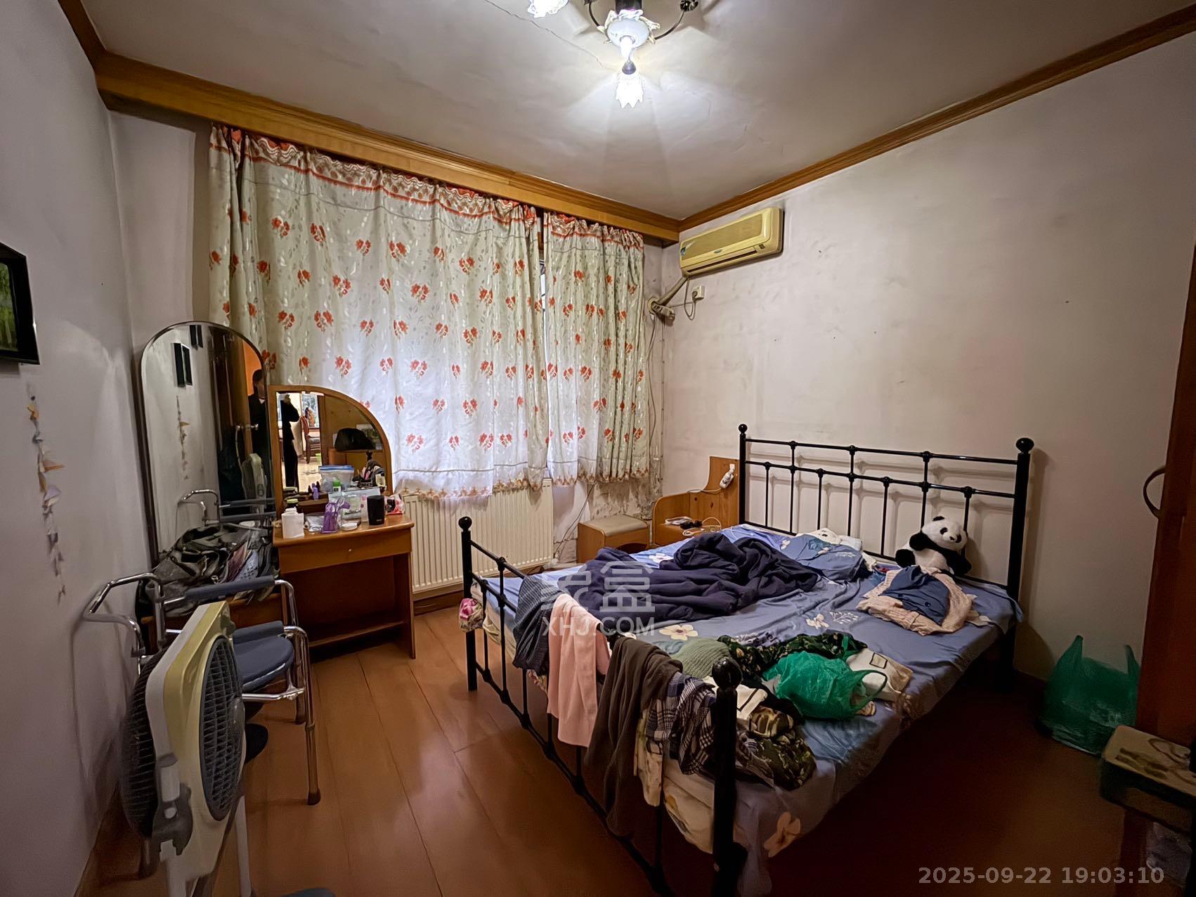 恒达花园  3室2厅2卫   2000.00元/月室内图