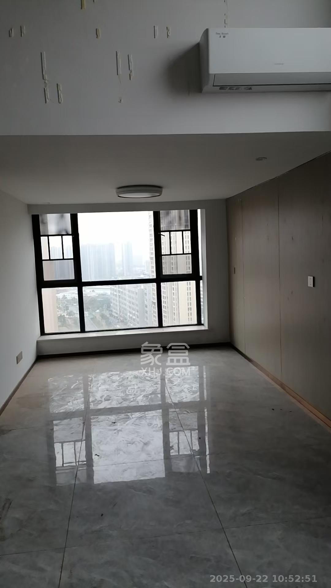 中南国际眼镜城(中伟商业中心) 4室1厅2卫 1900.0元/月 中南国际眼镜城(中伟商业中心) 4室1厅2卫 1900.0元/月室内图