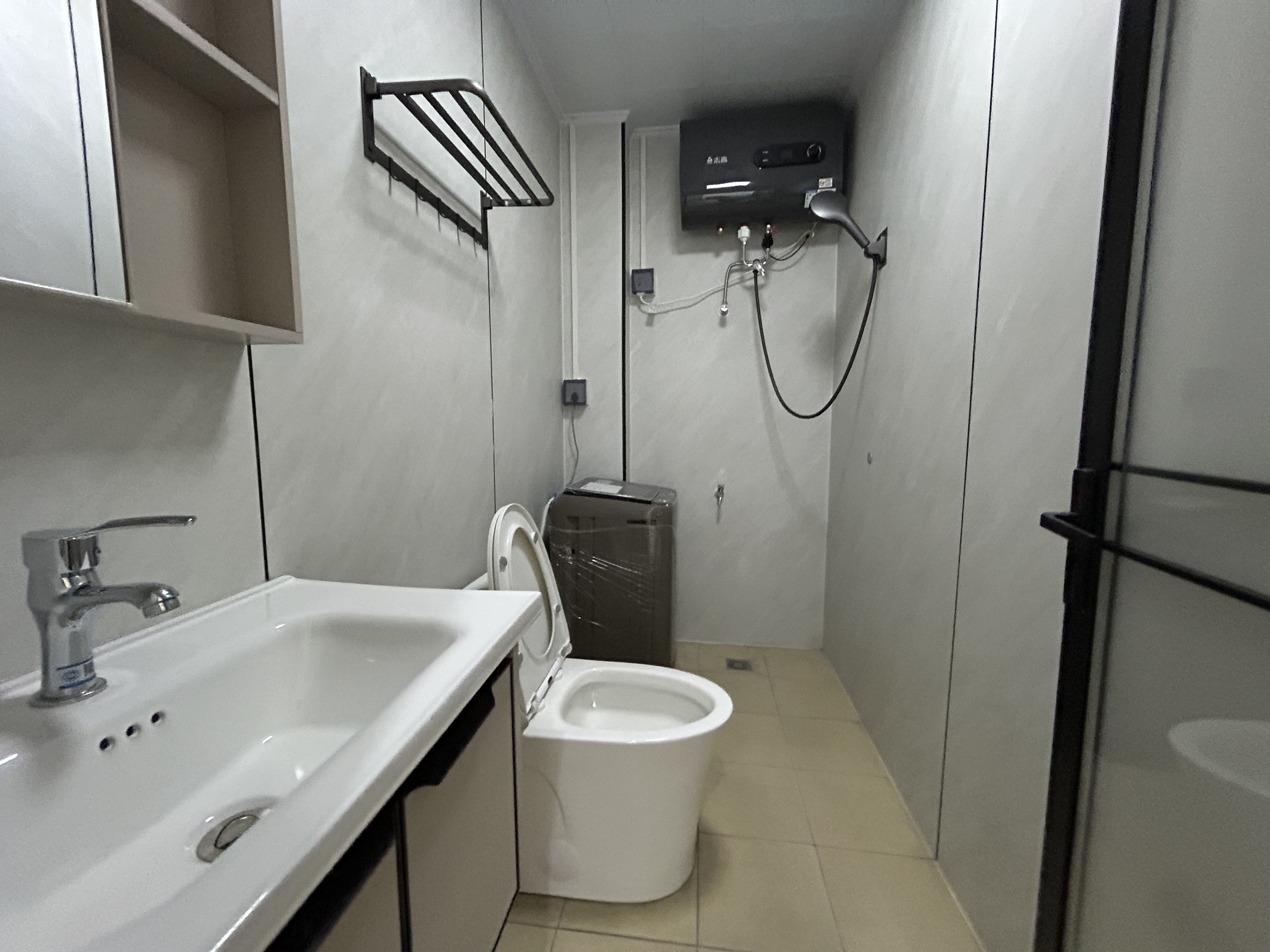 临轩阁公寓(龙湖）  1室1厅1卫    1200.0元/月室内图