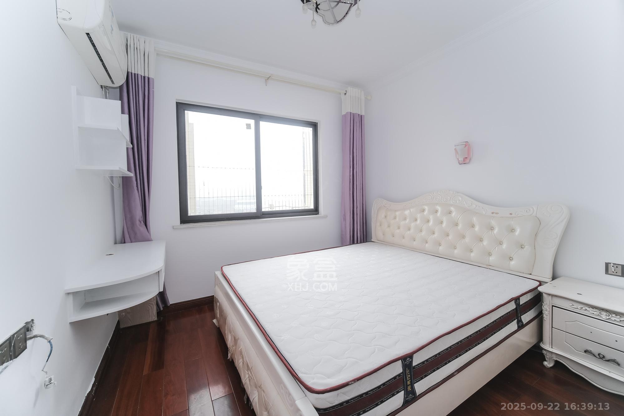 保利香槟国际 3室2厅2卫 76.0万 保利香槟国际 3室2厅2卫 76.0万卧室