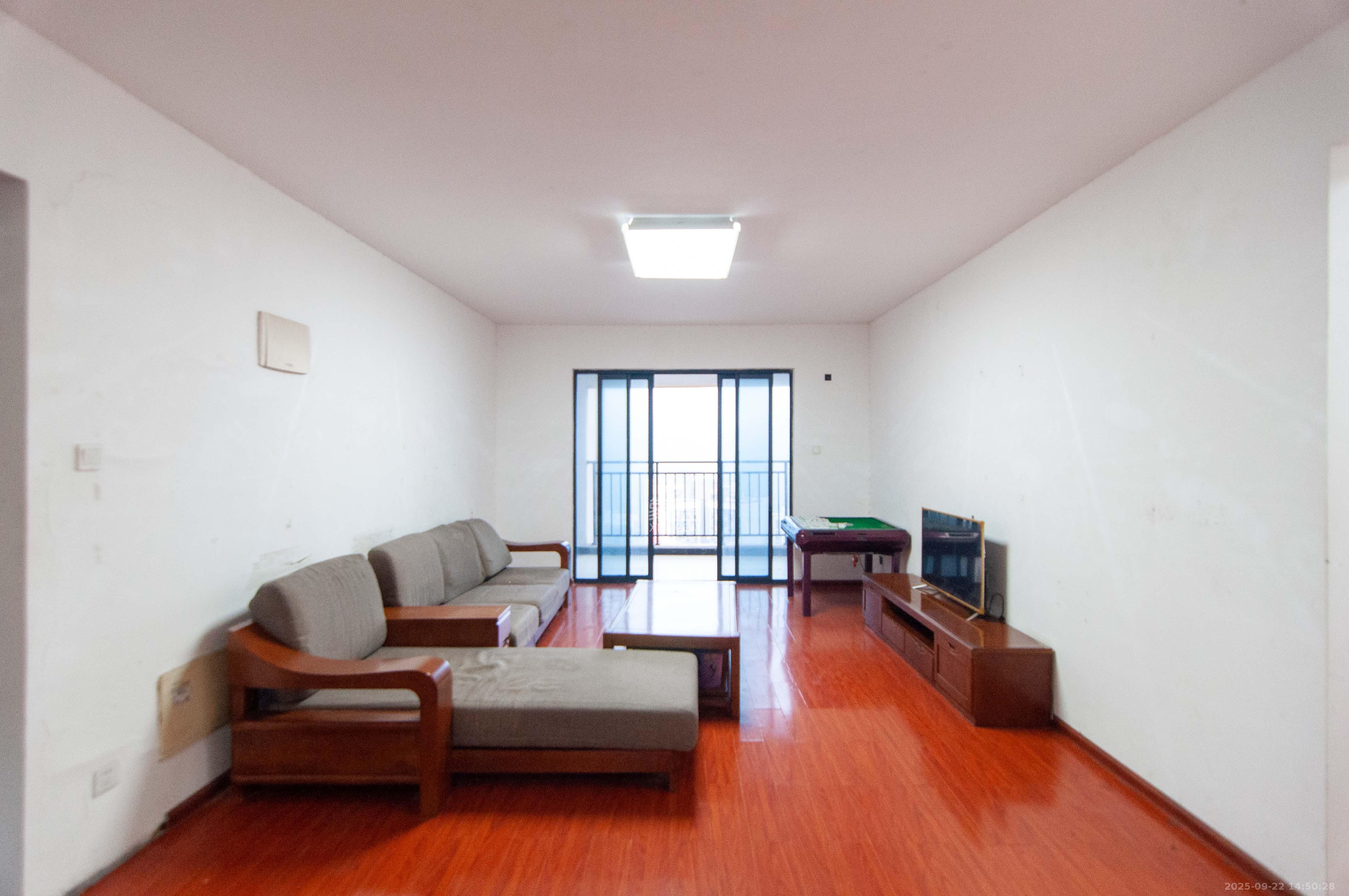 中海梅溪湖壹号 3室2厅1卫 185.0万 中海梅溪湖壹号 3室2厅1卫 185.0万客厅