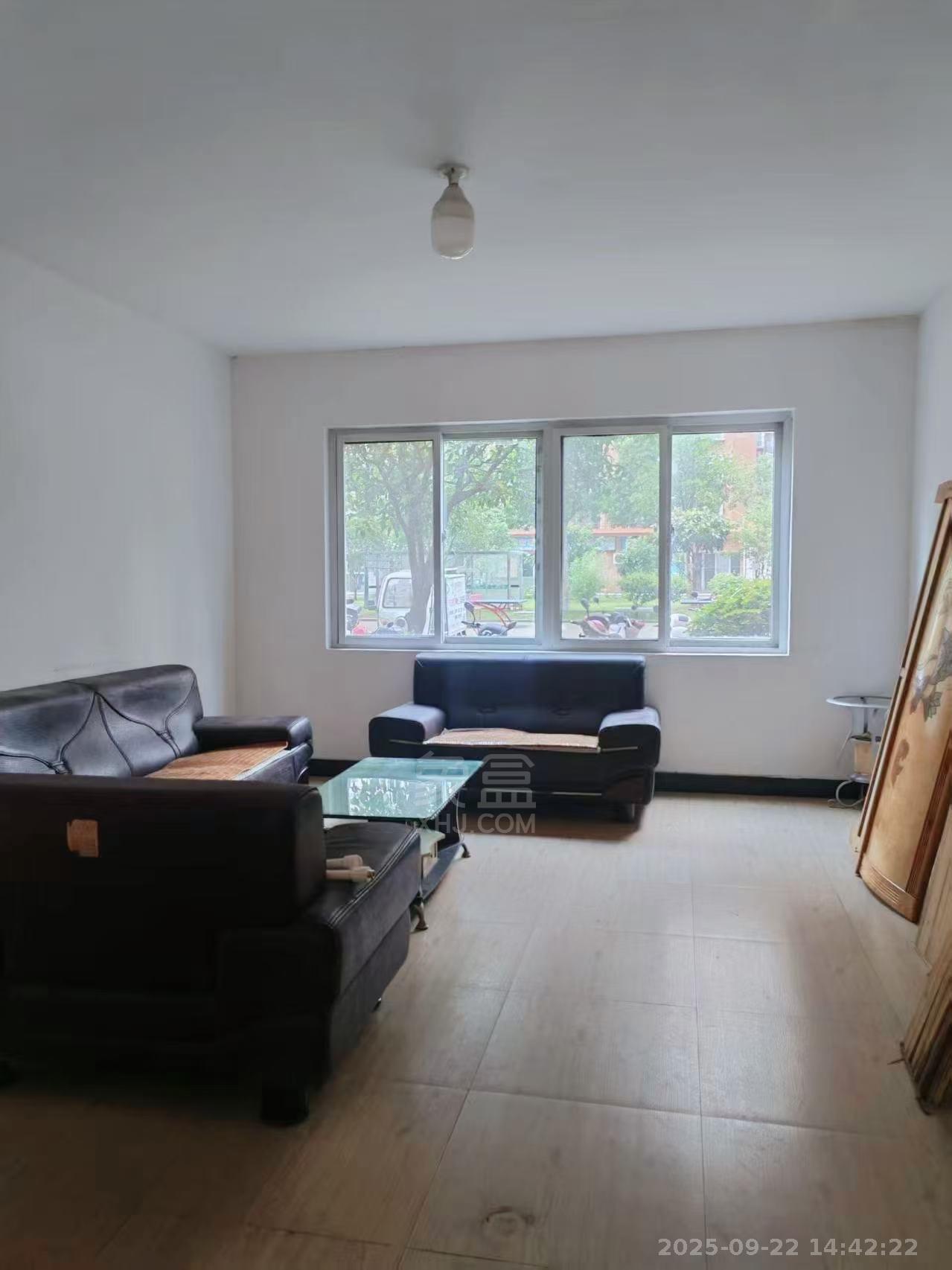 康馨佳园  3室1厅0卫    1500.0元/月室内图