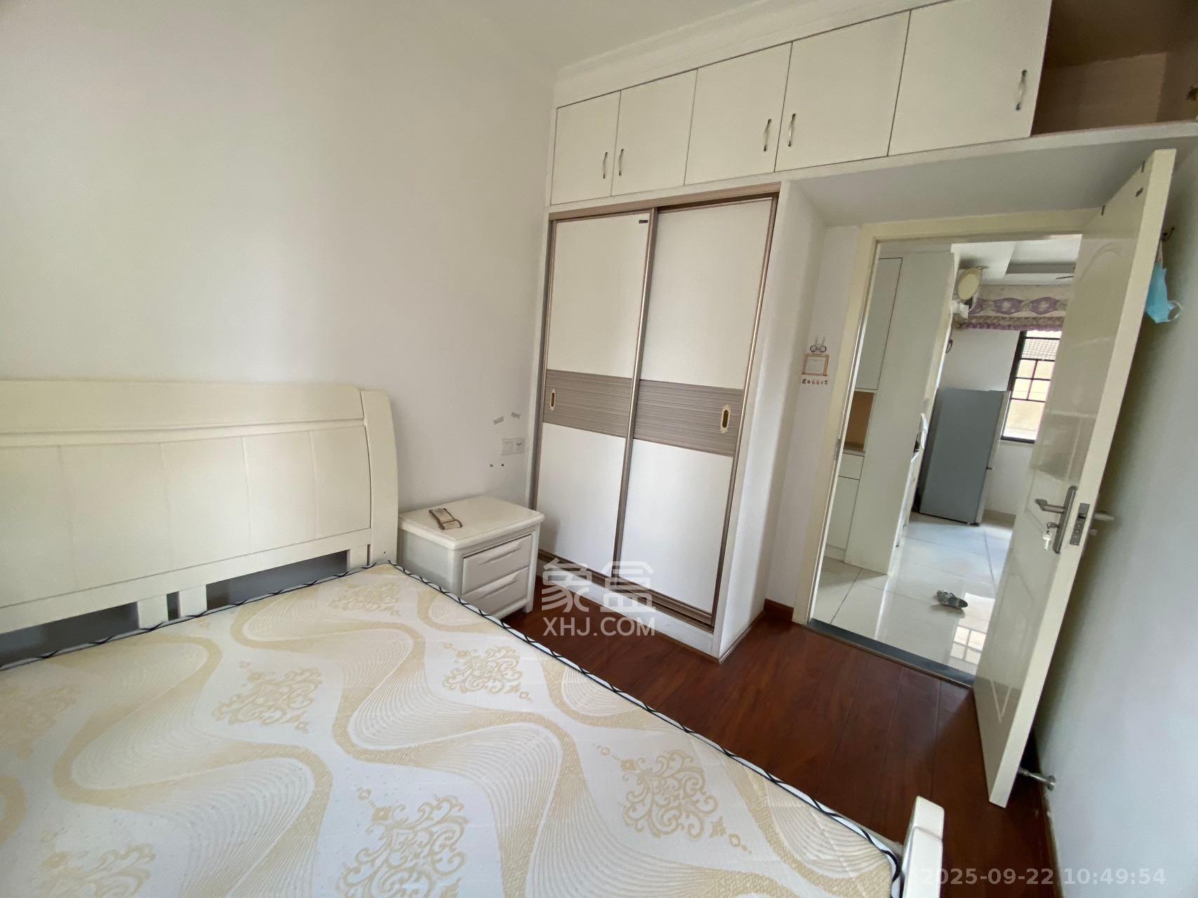 华润置地广场一期 3室2厅1卫 2300.0元/月 华润置地广场一期 3室2厅1卫 2300.0元/月室内图