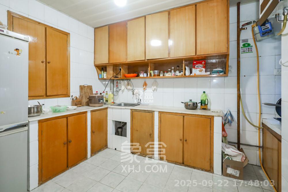 金星小区  4室2厅2卫    2300.0元/月室内图