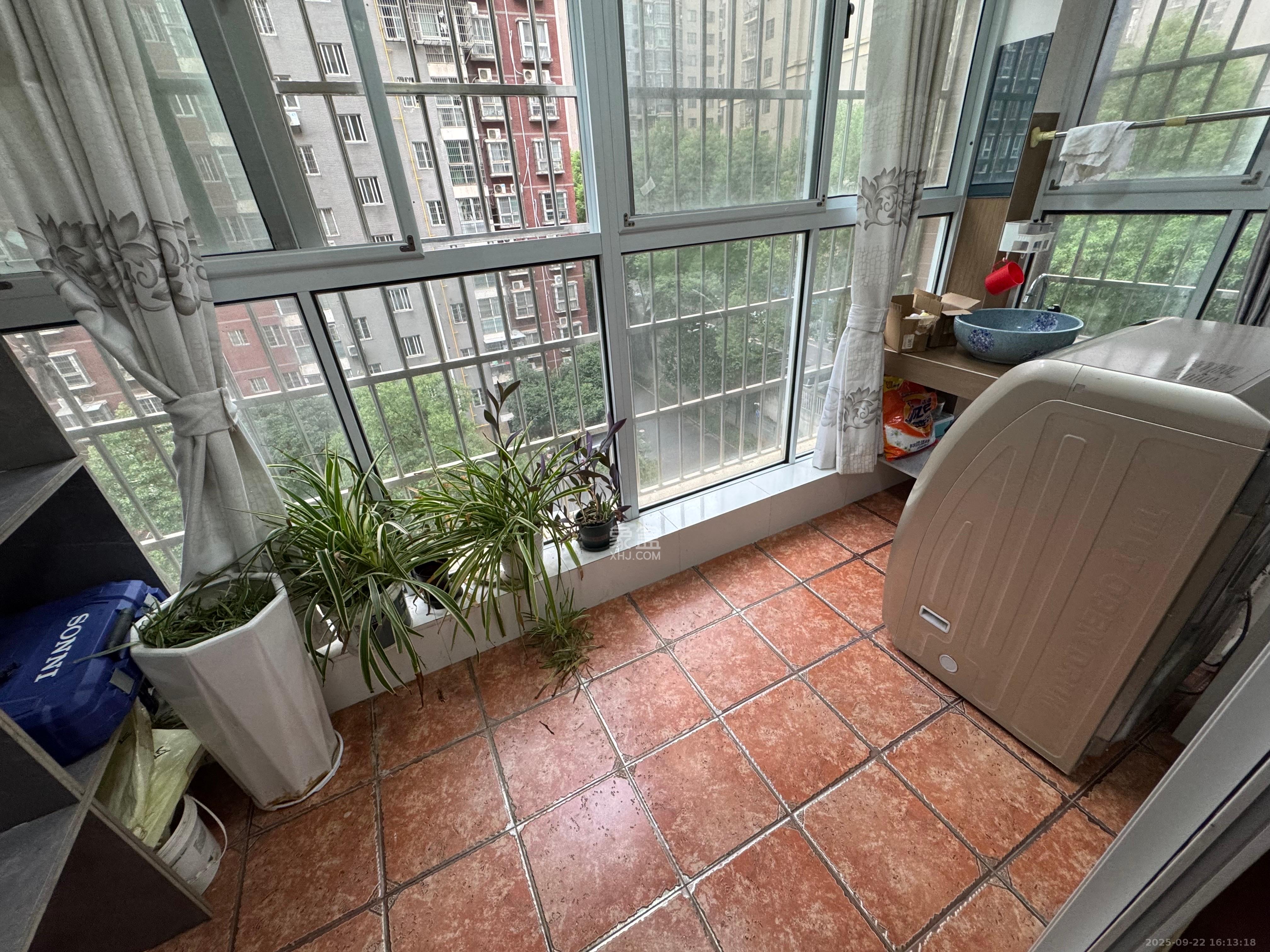 泊林晶城 3室2厅1卫 1800.0元/月 泊林晶城 3室2厅1卫 1800.0元/月室内图