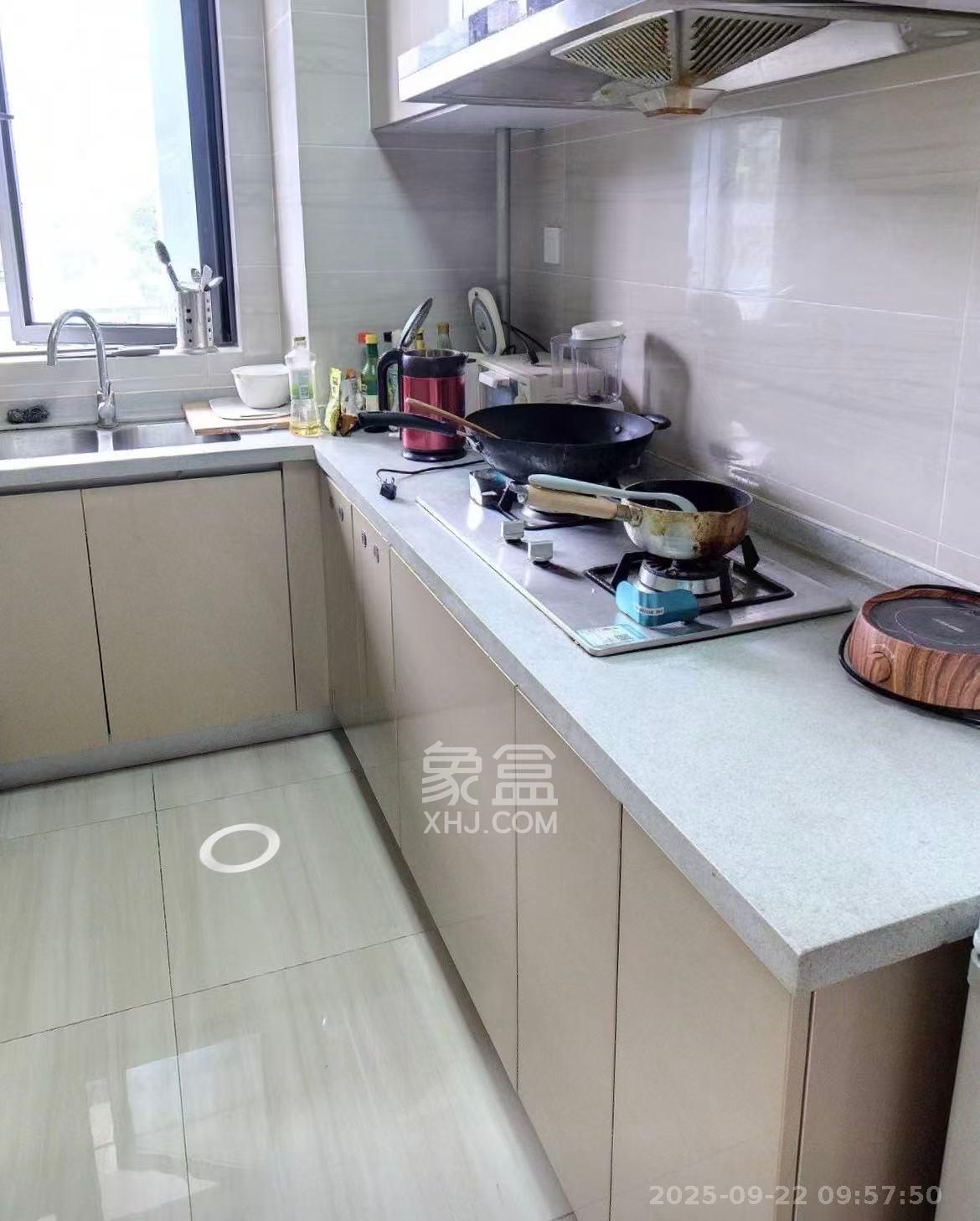 阳光100一期、四五期 2室1厅1卫 2500.0元/月 阳光100一期、四五期 2室1厅1卫 2500.0元/月室内图