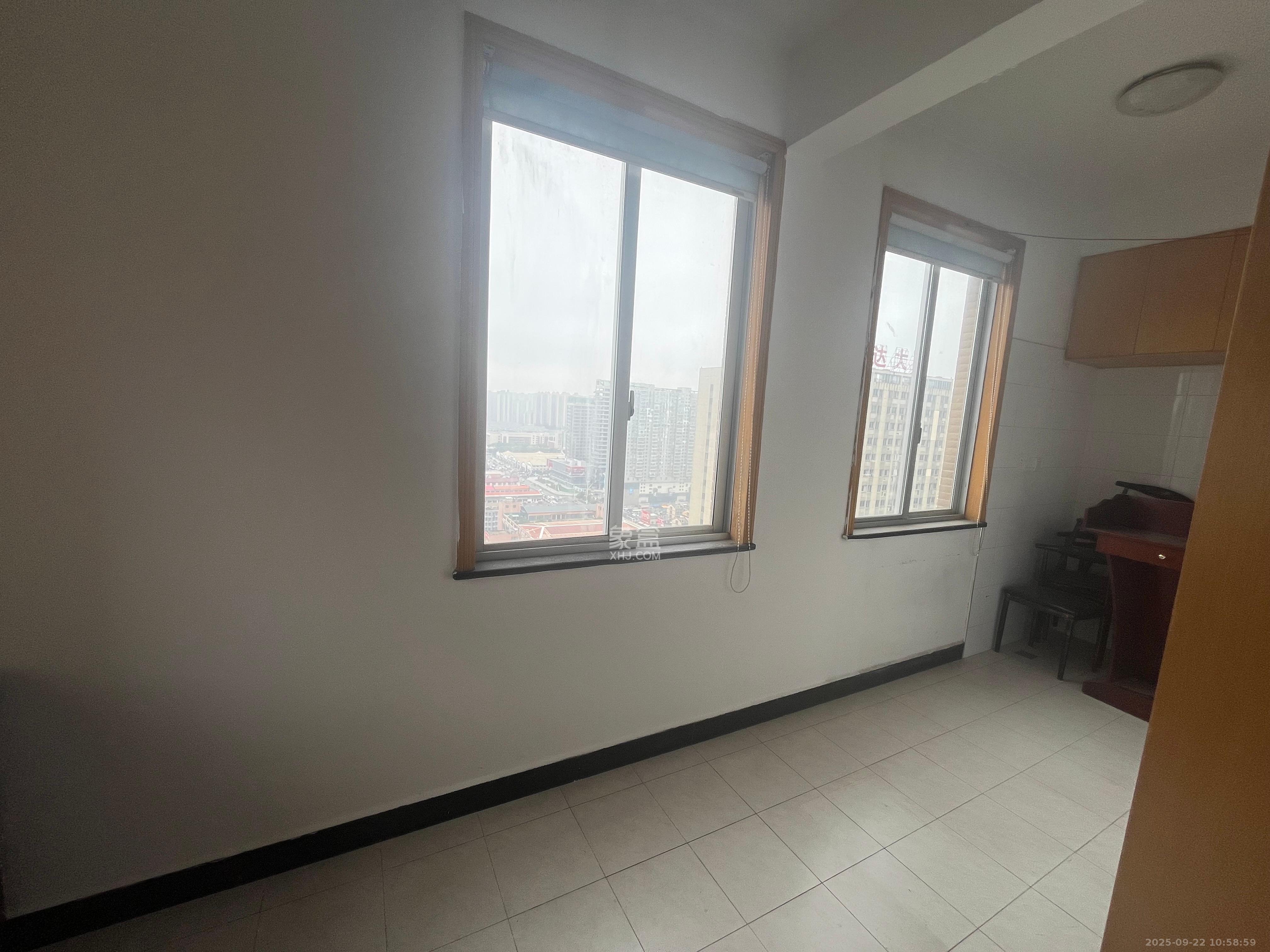 上河国际B座  2室2厅1卫    2100.0元/月室内图