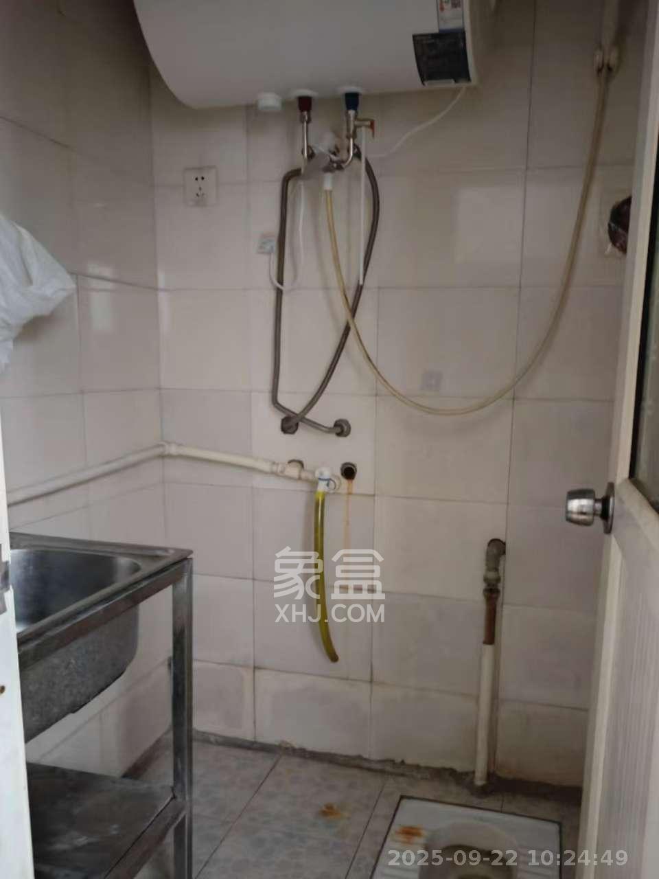 涂家冲社区(涂新小区、农商银行宿舍) 1室1厅1卫 600.0元/月 涂家冲社区(涂新小区、农商银行宿舍) 1室1厅1卫 600.0元/月室内图