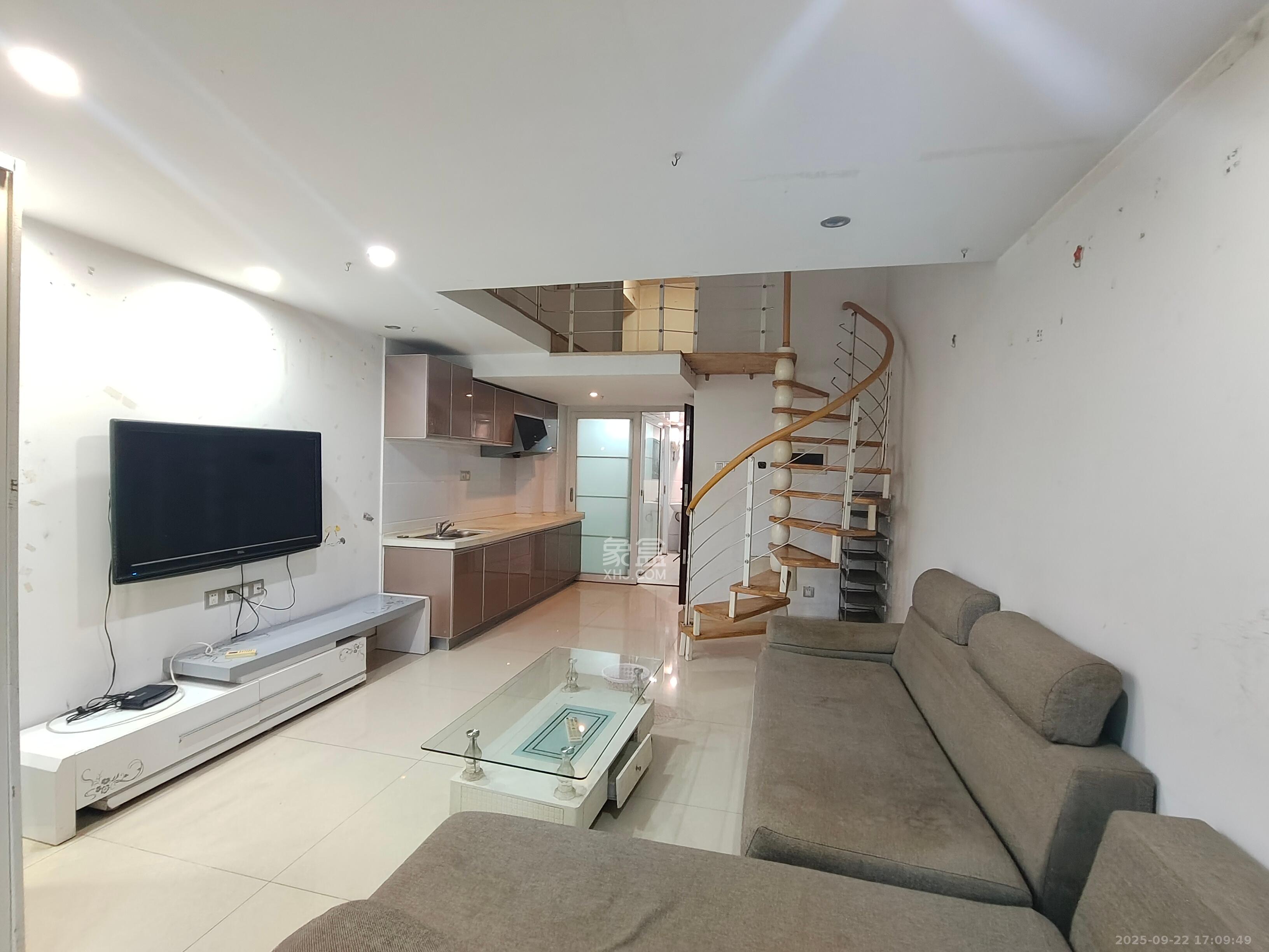 融圣国际 2室1厅1卫 1900.0元/月 融圣国际 2室1厅1卫 1900.0元/月室内图