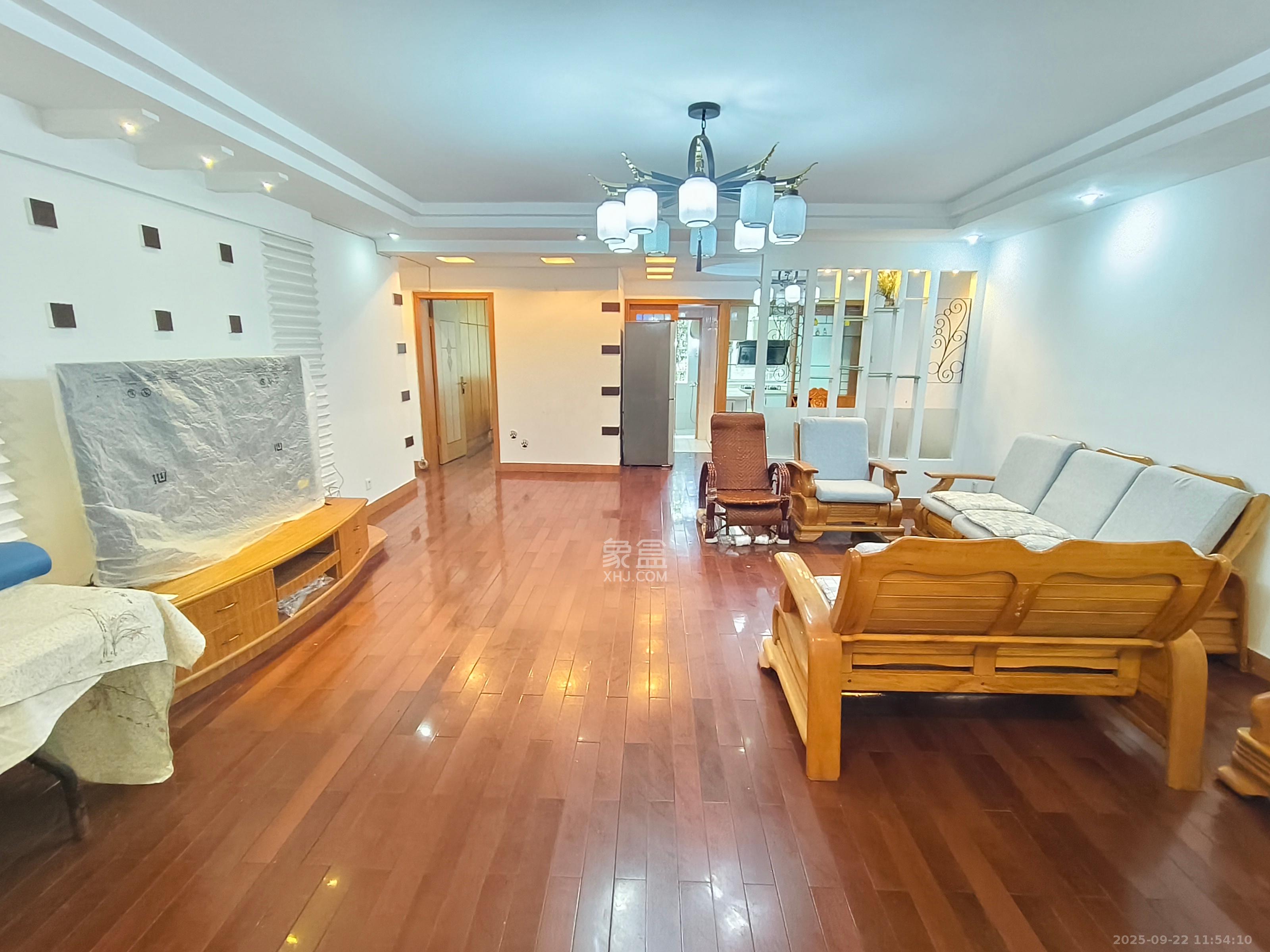 恩瑞公寓  3室2厅2卫    2300.0元/月室内图