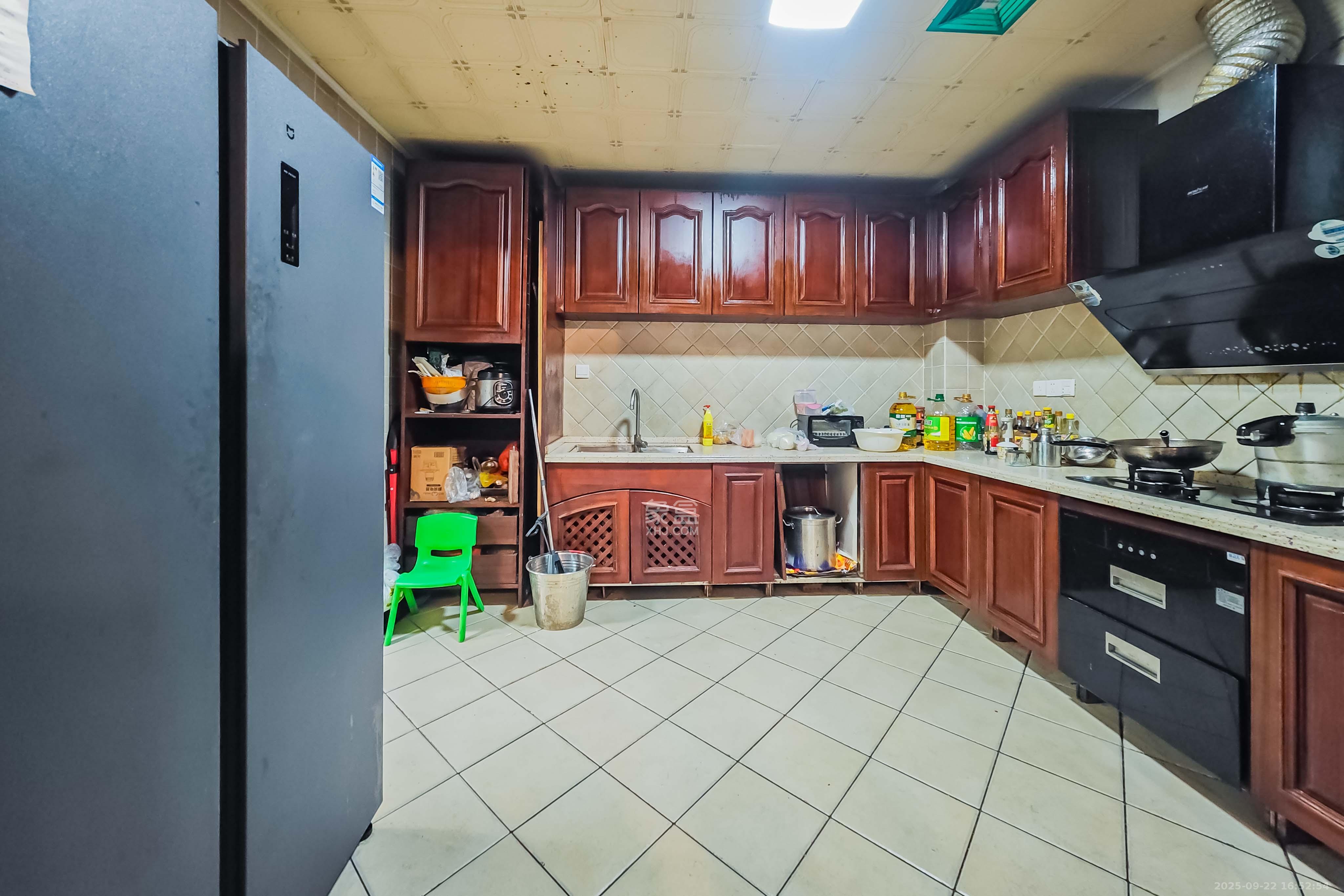 吉联小区(红墅湾) 6室2厅6卫 680.0万 吉联小区(红墅湾) 6室2厅6卫 680.0万厨房