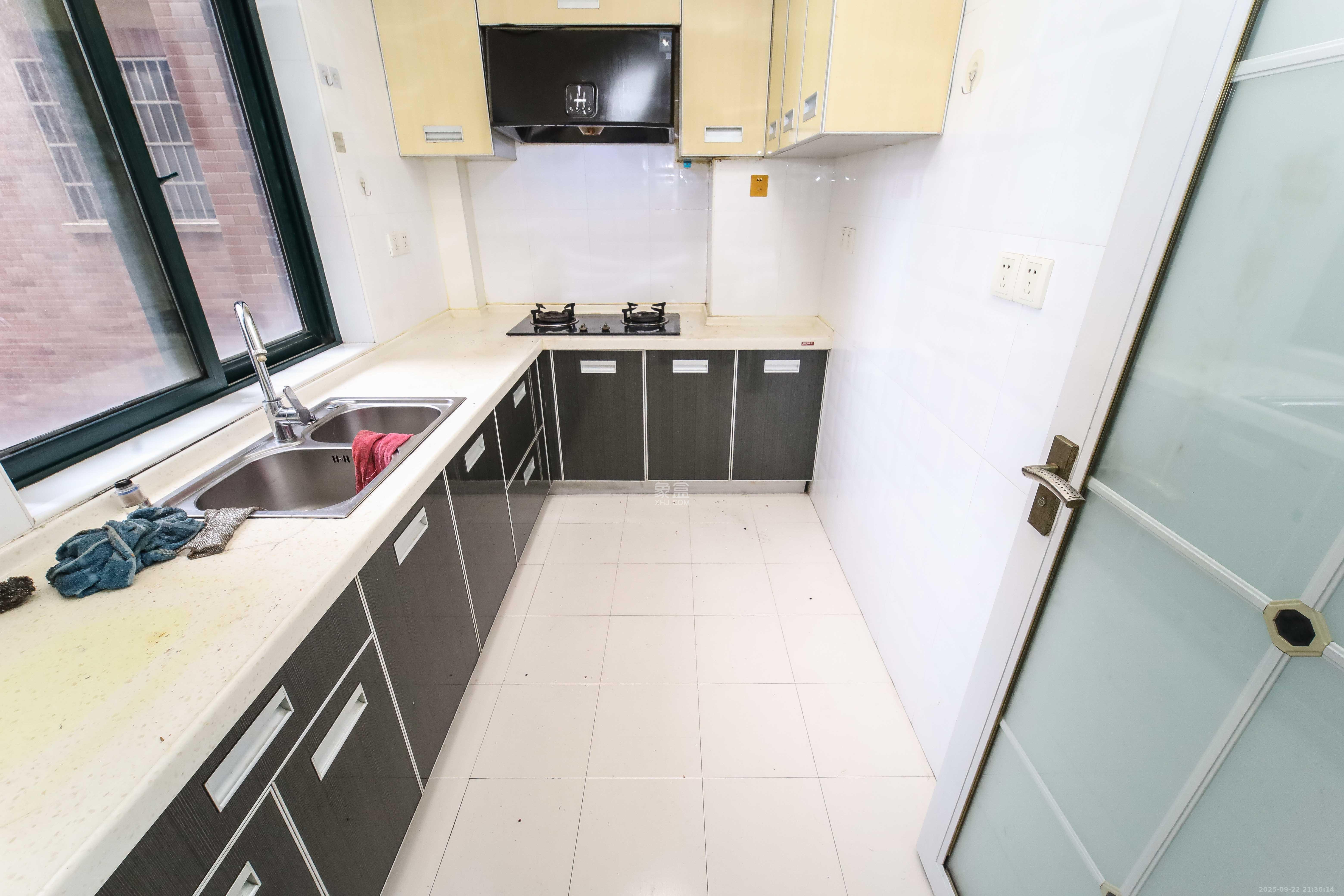 东玺门 3室2厅2卫 92.8万 东玺门 3室2厅2卫 92.8万厨房