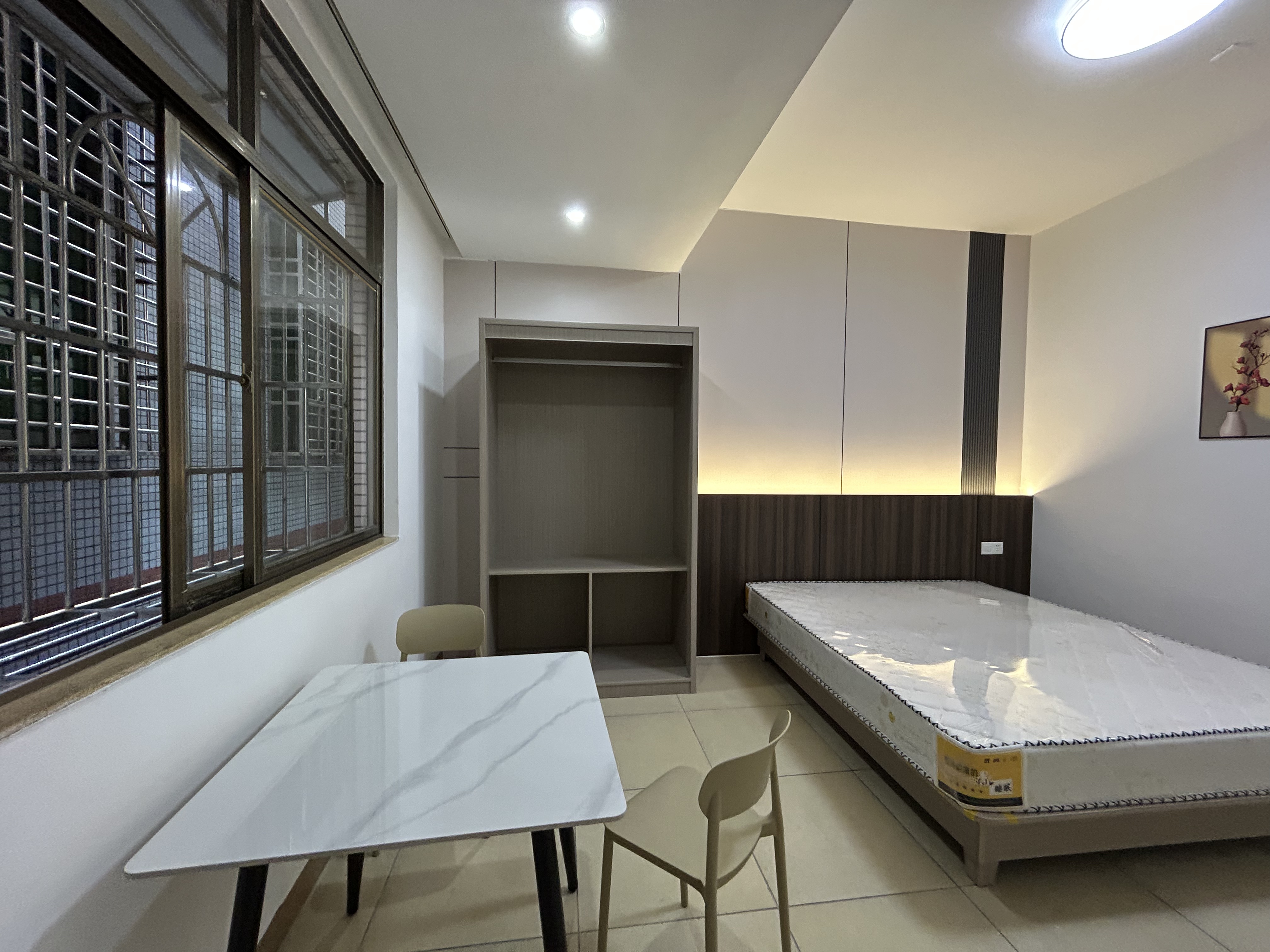 临轩阁公寓(龙湖）  1室0厅1卫    1200.0元/月室内图