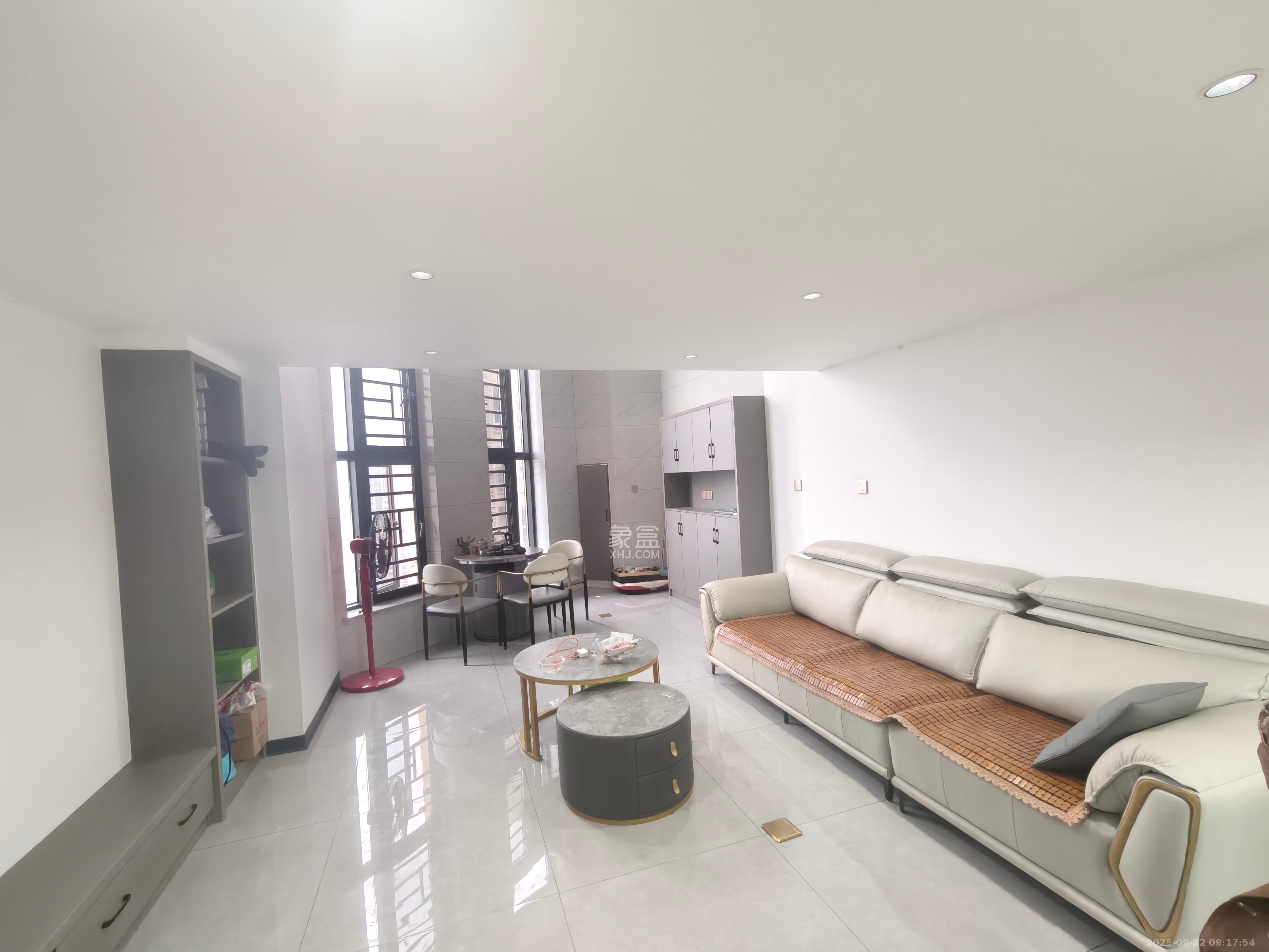 MOMA当代广场 2室2厅1卫 1700.0元/月 MOMA当代广场 2室2厅1卫 1700.0元/月室内图