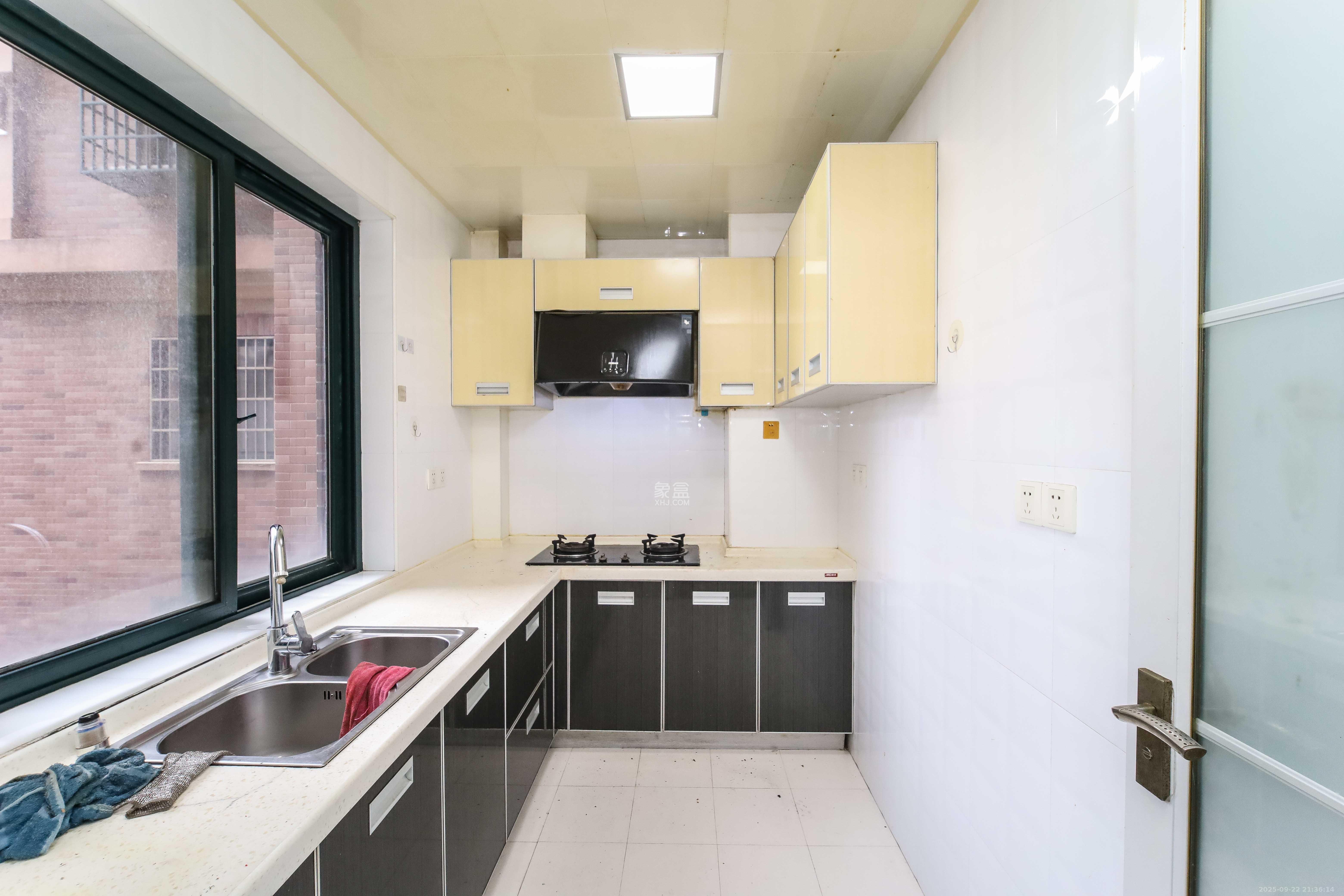 东玺门 3室2厅2卫 92.8万 东玺门 3室2厅2卫 92.8万厨房