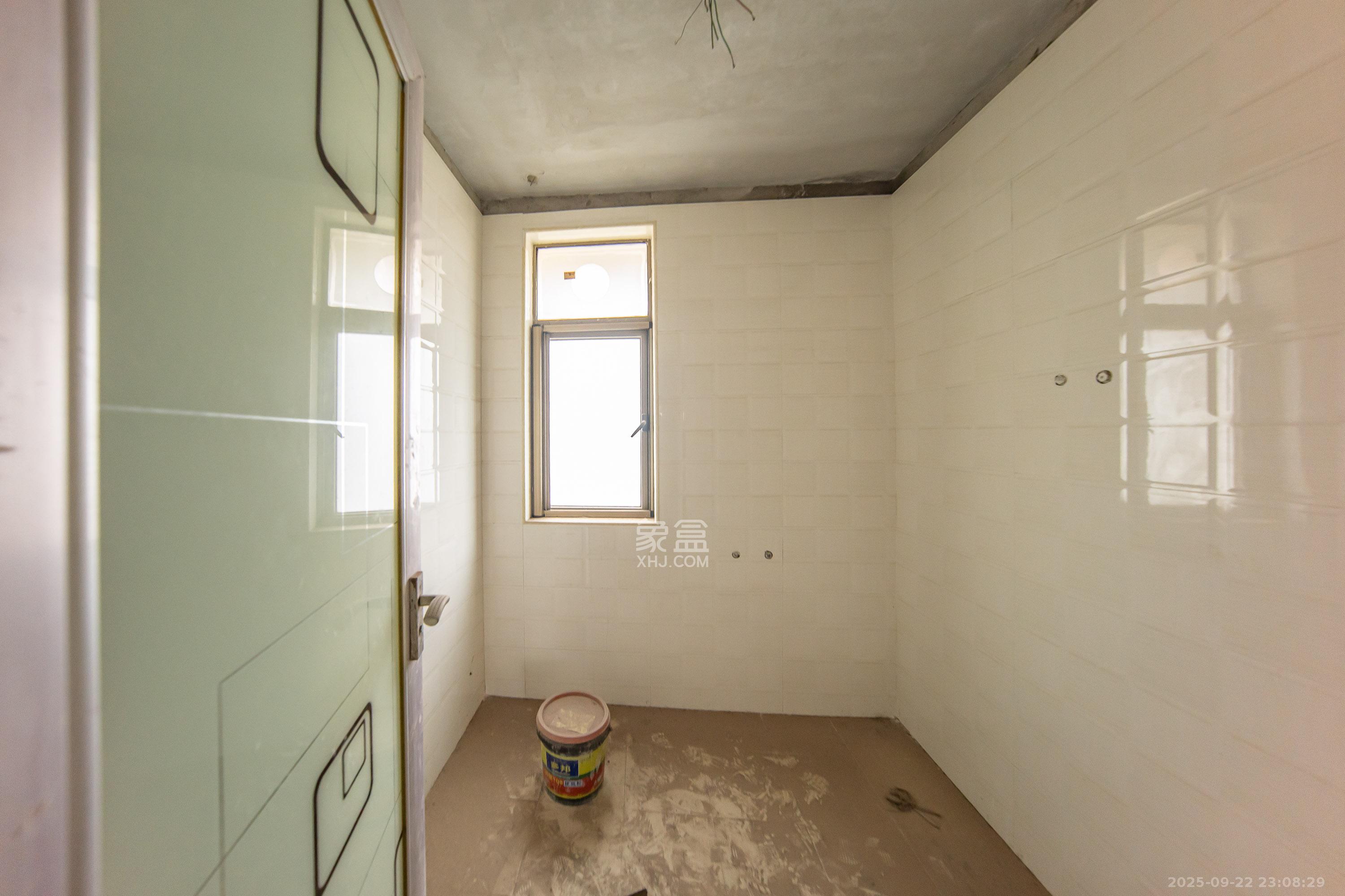 米兰春天 4室2厅2卫 69.8万 米兰春天 4室2厅2卫 69.8万卫生间