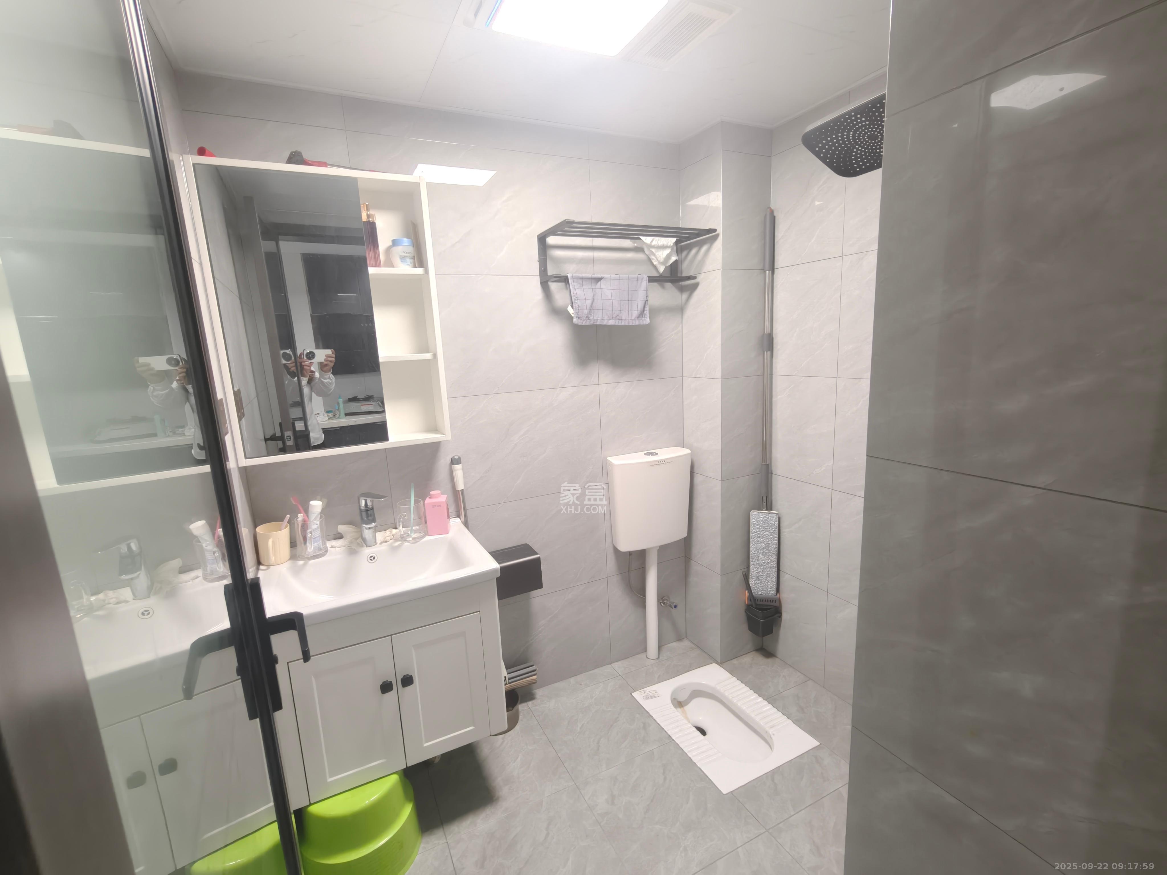 MOMA当代广场 2室2厅1卫 1700.0元/月 MOMA当代广场 2室2厅1卫 1700.0元/月室内图