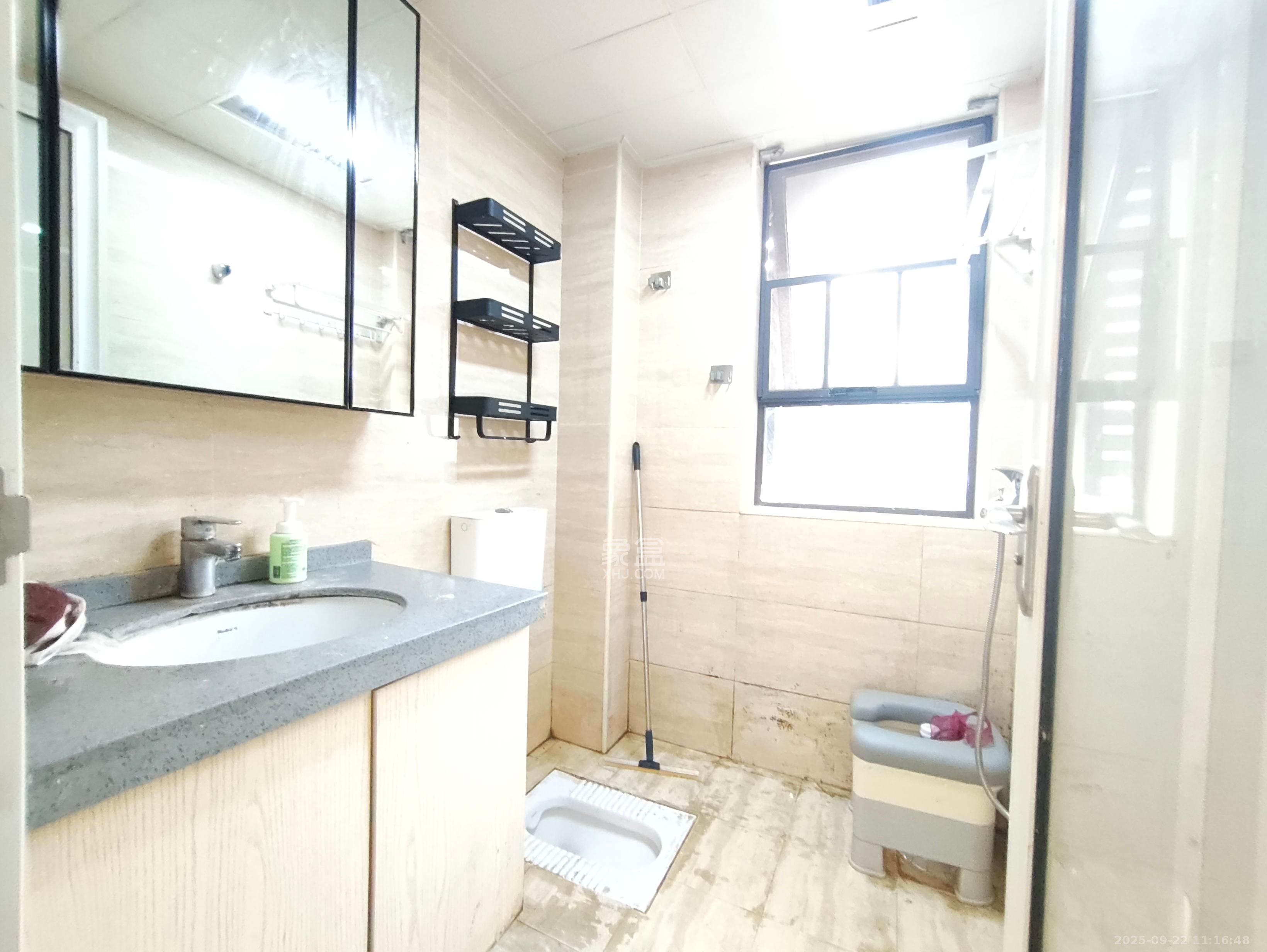 洋湖18克拉（旷远洋湖18克拉）  3室2厅1卫    2400.0元/月室内图