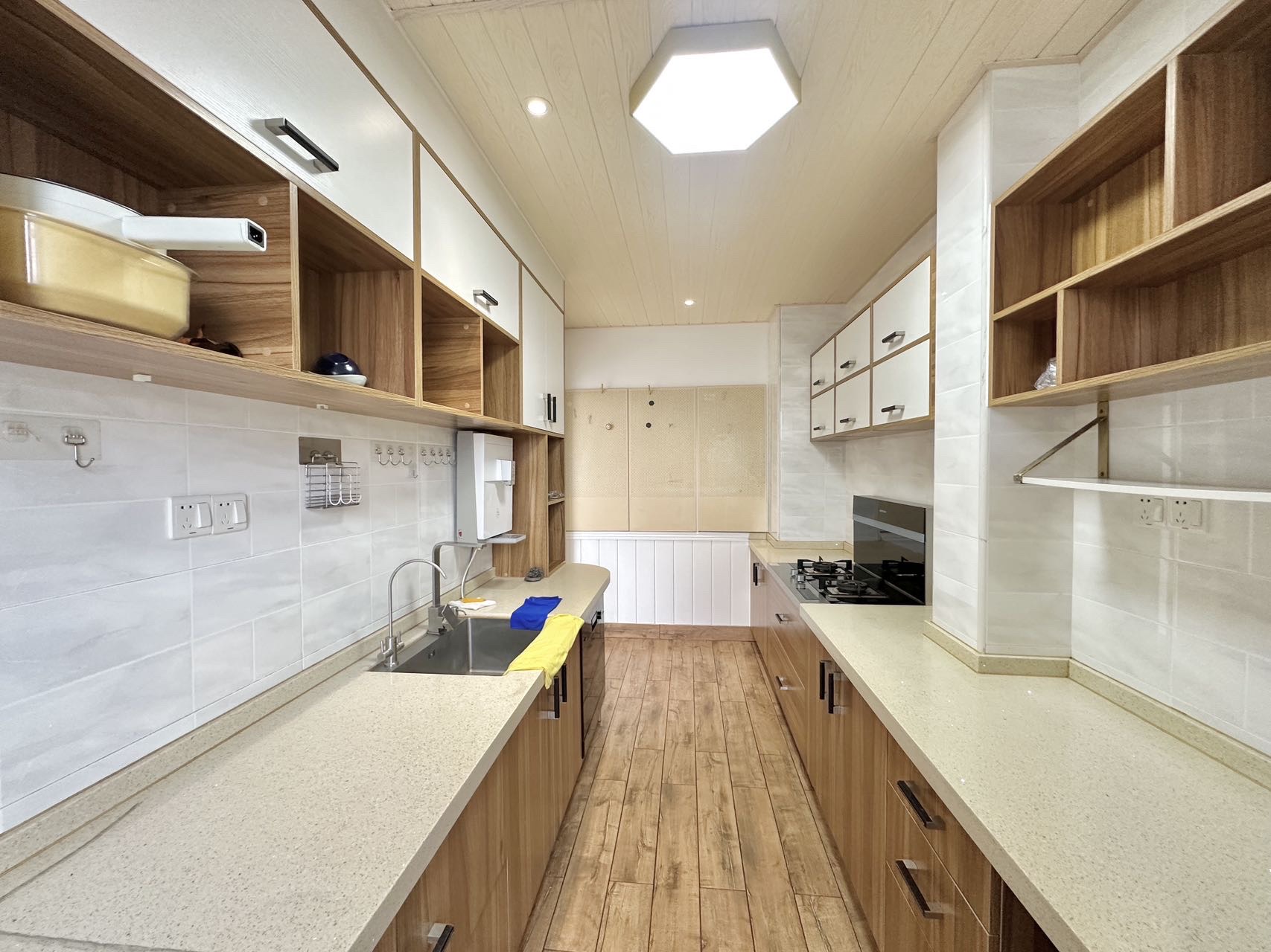 海航豪庭北苑 3室2厅2卫 7000.00元/月 海航豪庭北苑 3室2厅2卫 7000.00元/月室内图