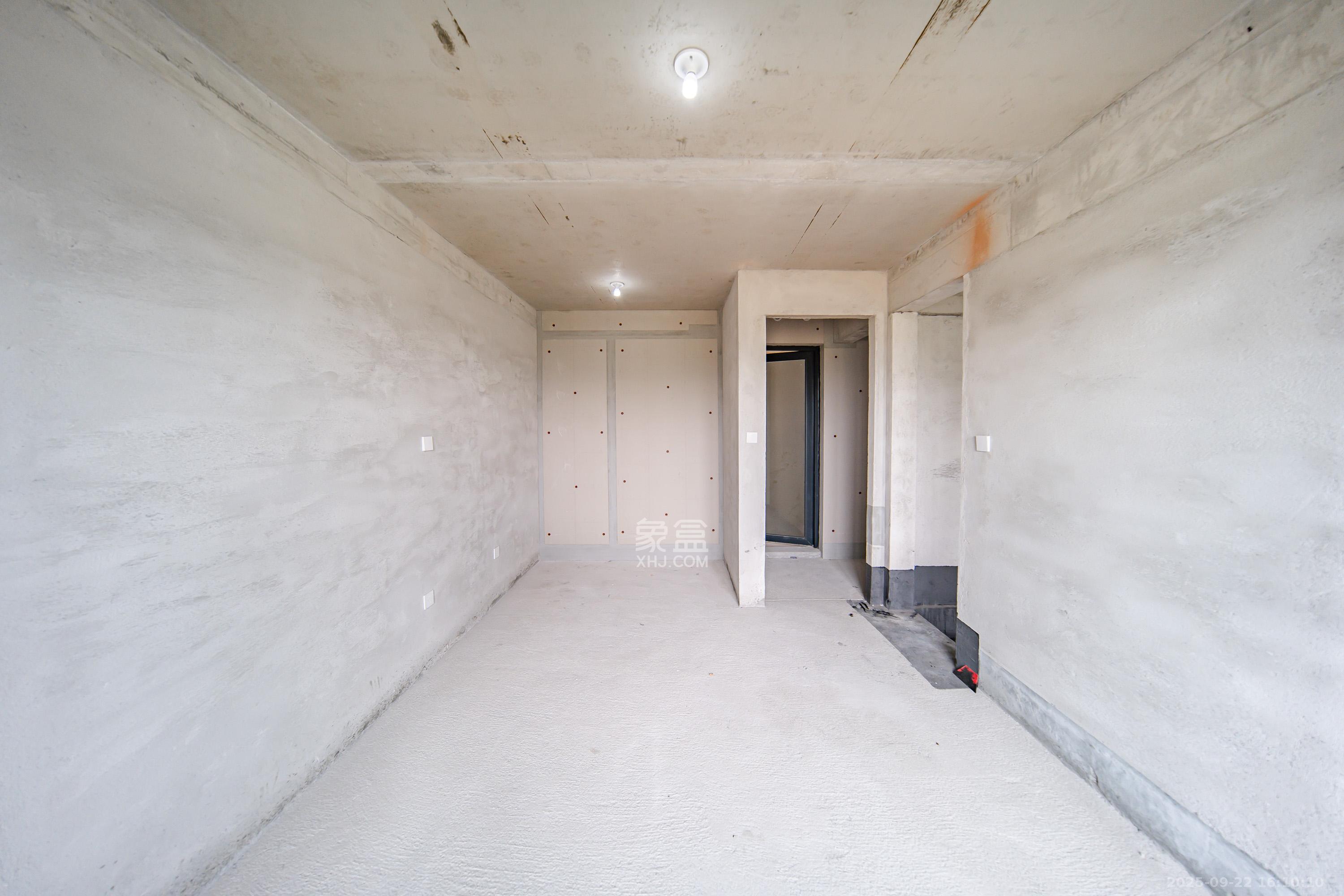 中建钰山湖  4室2厅2卫    168.0万卧室