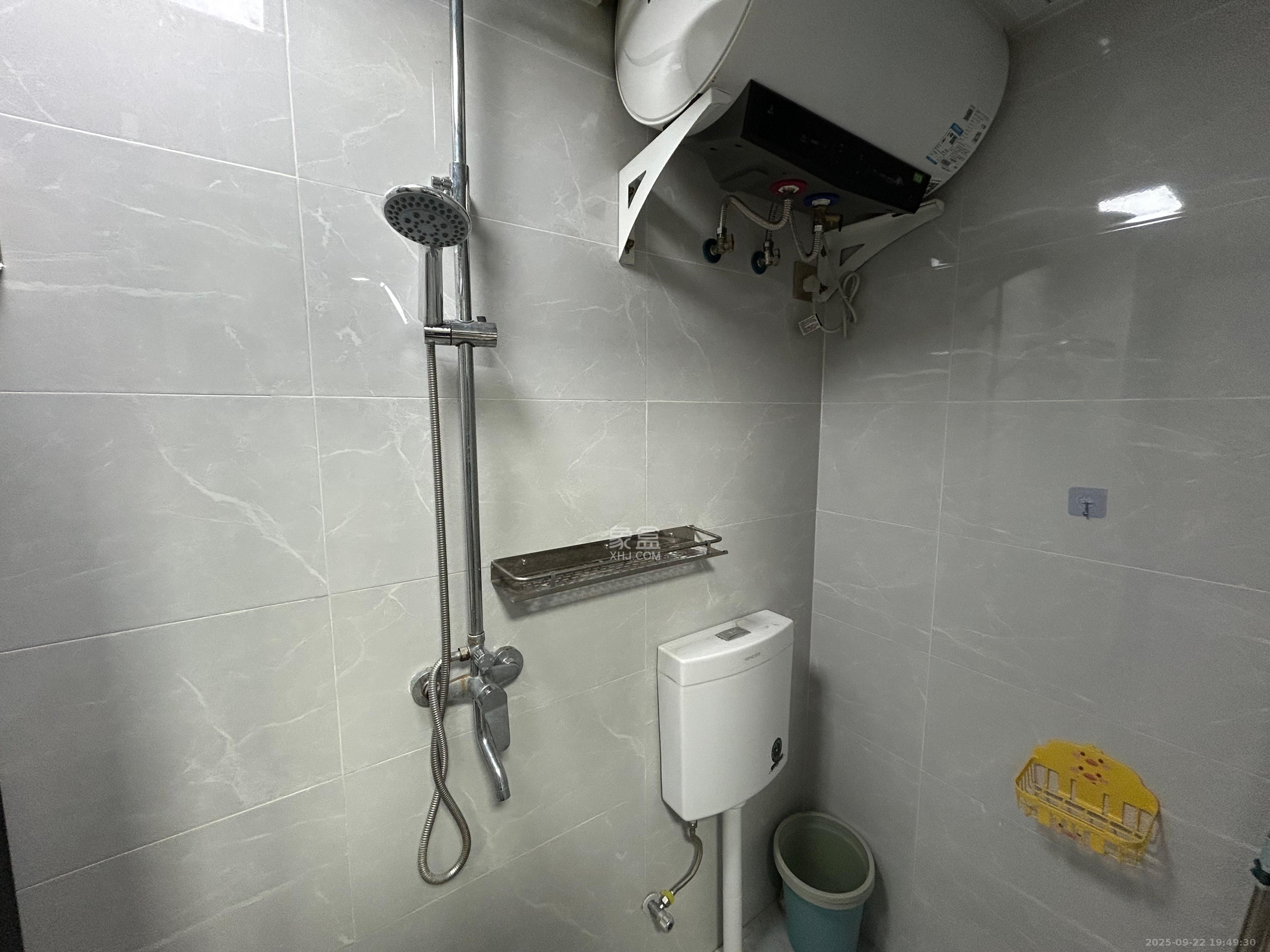 保利香槟国际  1室1厅1卫    1300.0元/月 保利香槟国际  1室1厅1卫    1300.0元/月室内图