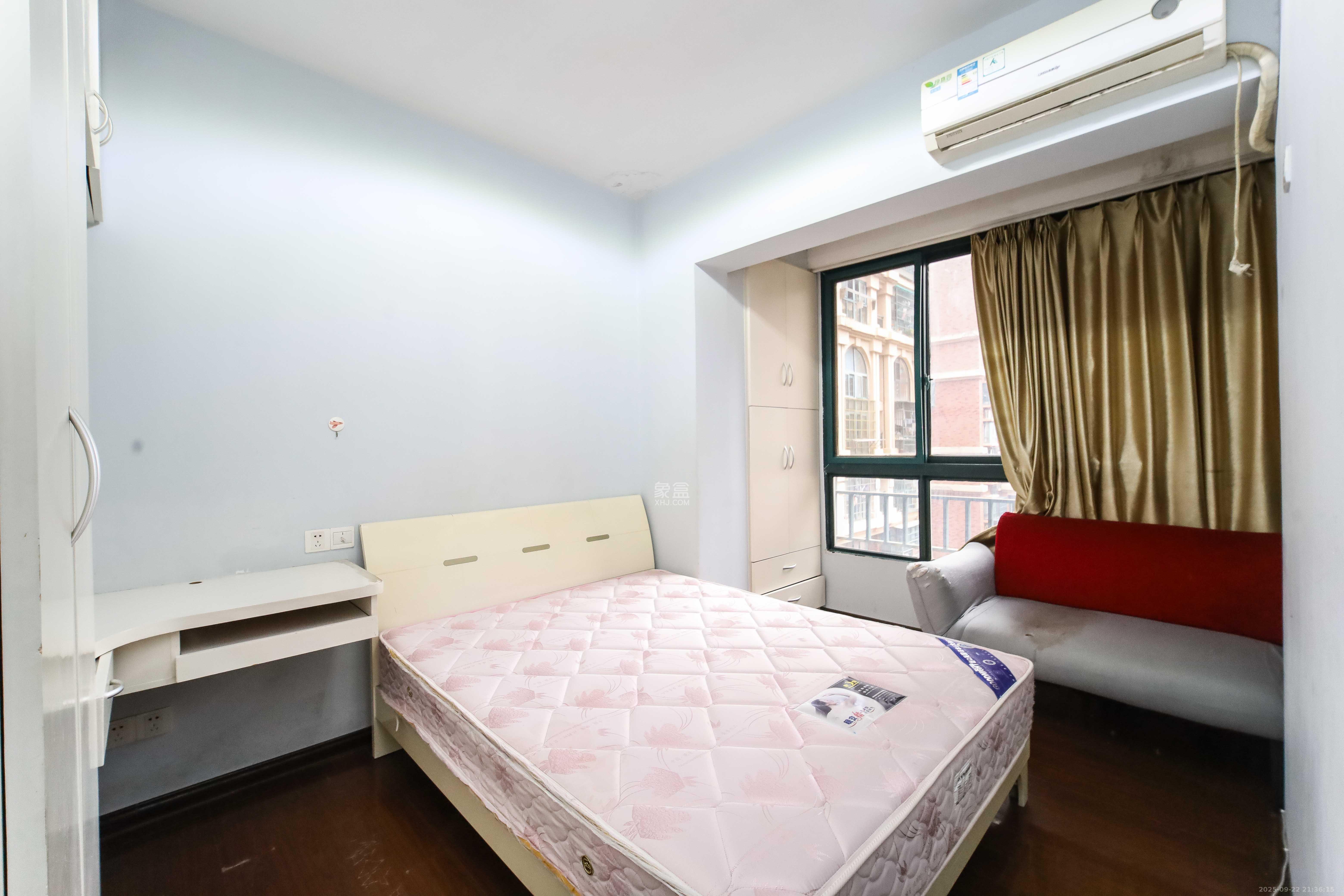 东玺门 3室2厅2卫 92.8万 东玺门 3室2厅2卫 92.8万卧室