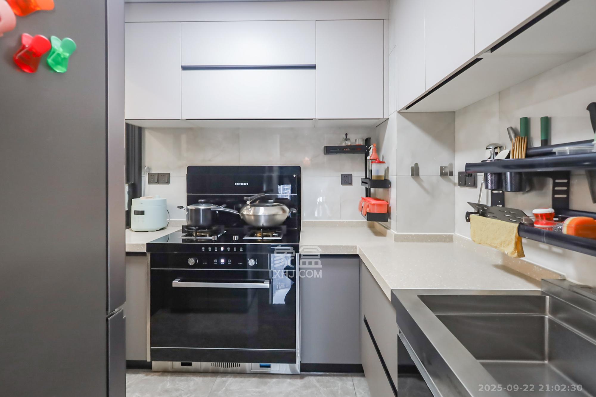 保利天禧D区 3室2厅2卫 196.0万 保利天禧D区 3室2厅2卫 196.0万厨房