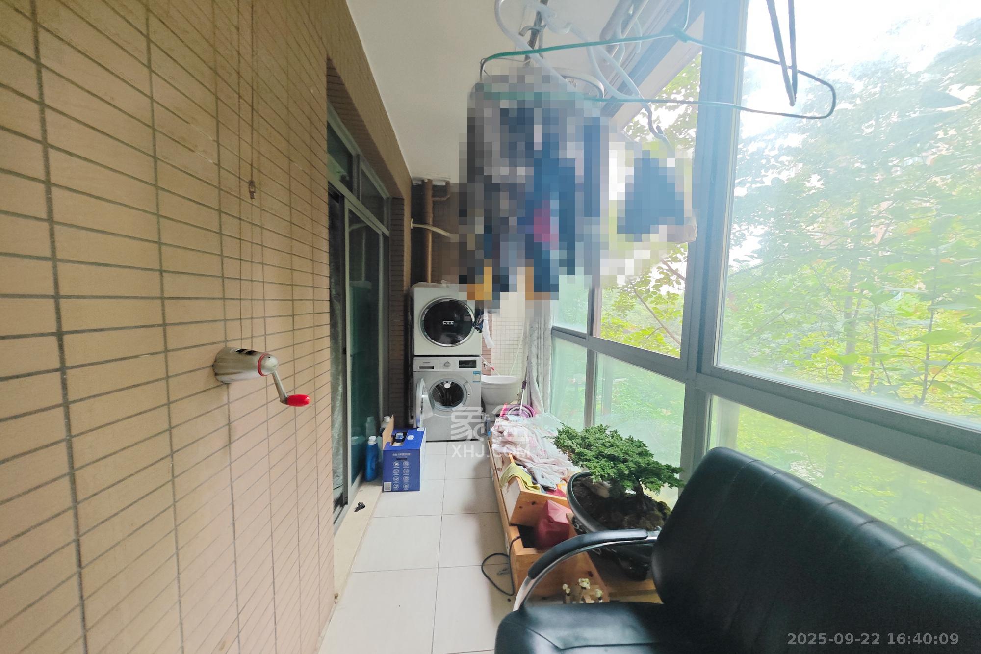 新城新世界一二三期 4室2厅2卫 135.0万 新城新世界一二三期 4室2厅2卫 135.0万阳台