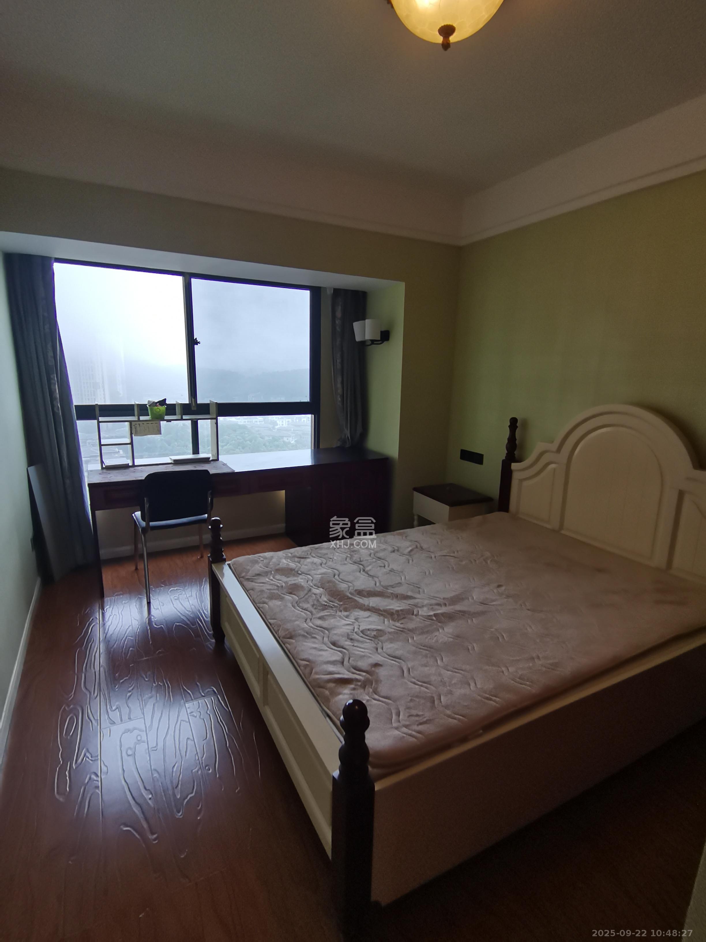 天麓尚层  4室2厅1卫    3000.0元/月室内图