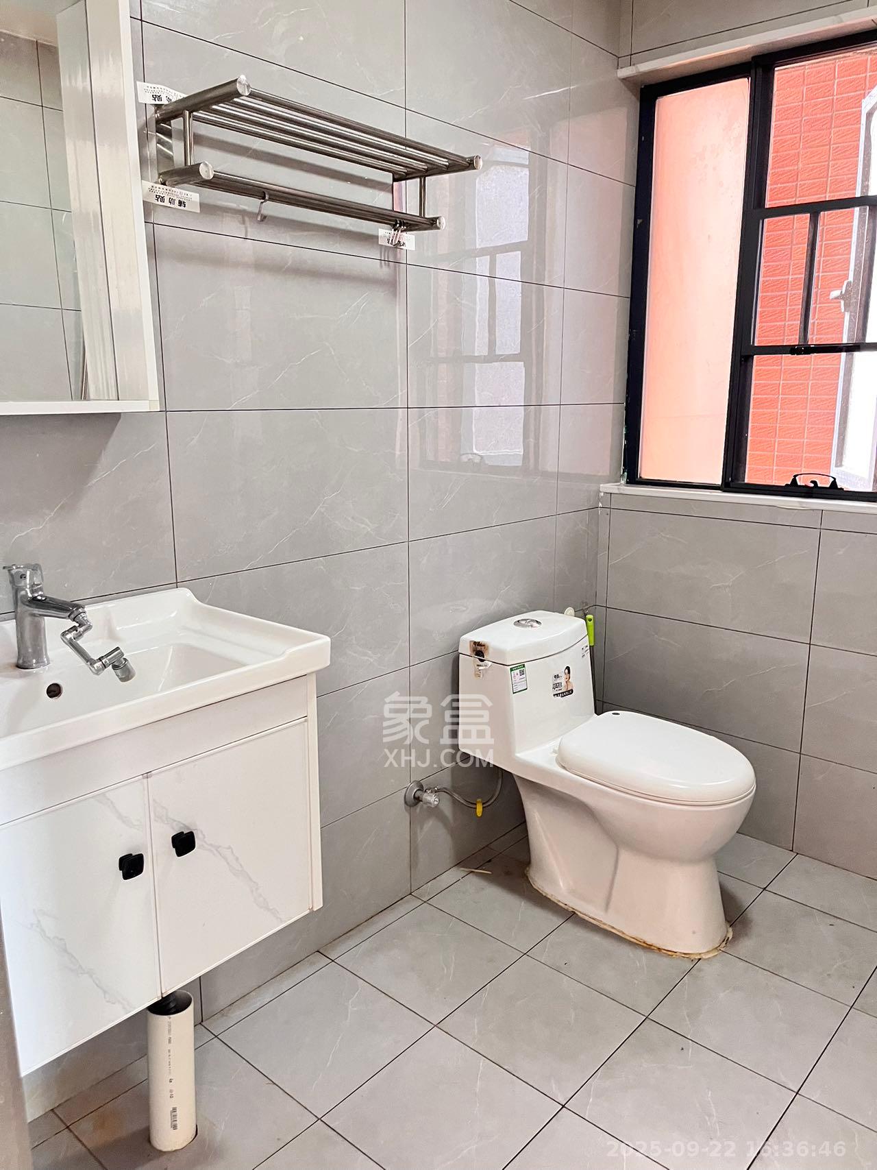 恒生碧水龙庭  3室2厅2卫    2400.0元/月室内图