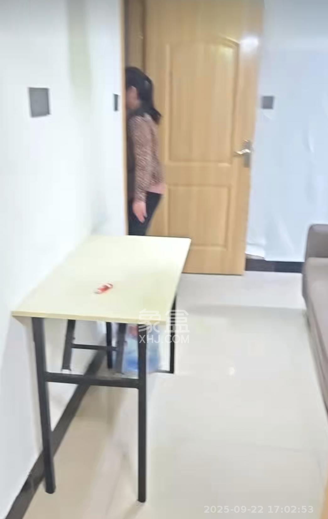 黄鹤小区2片  1室1厅1卫   1100.00元/月室内图