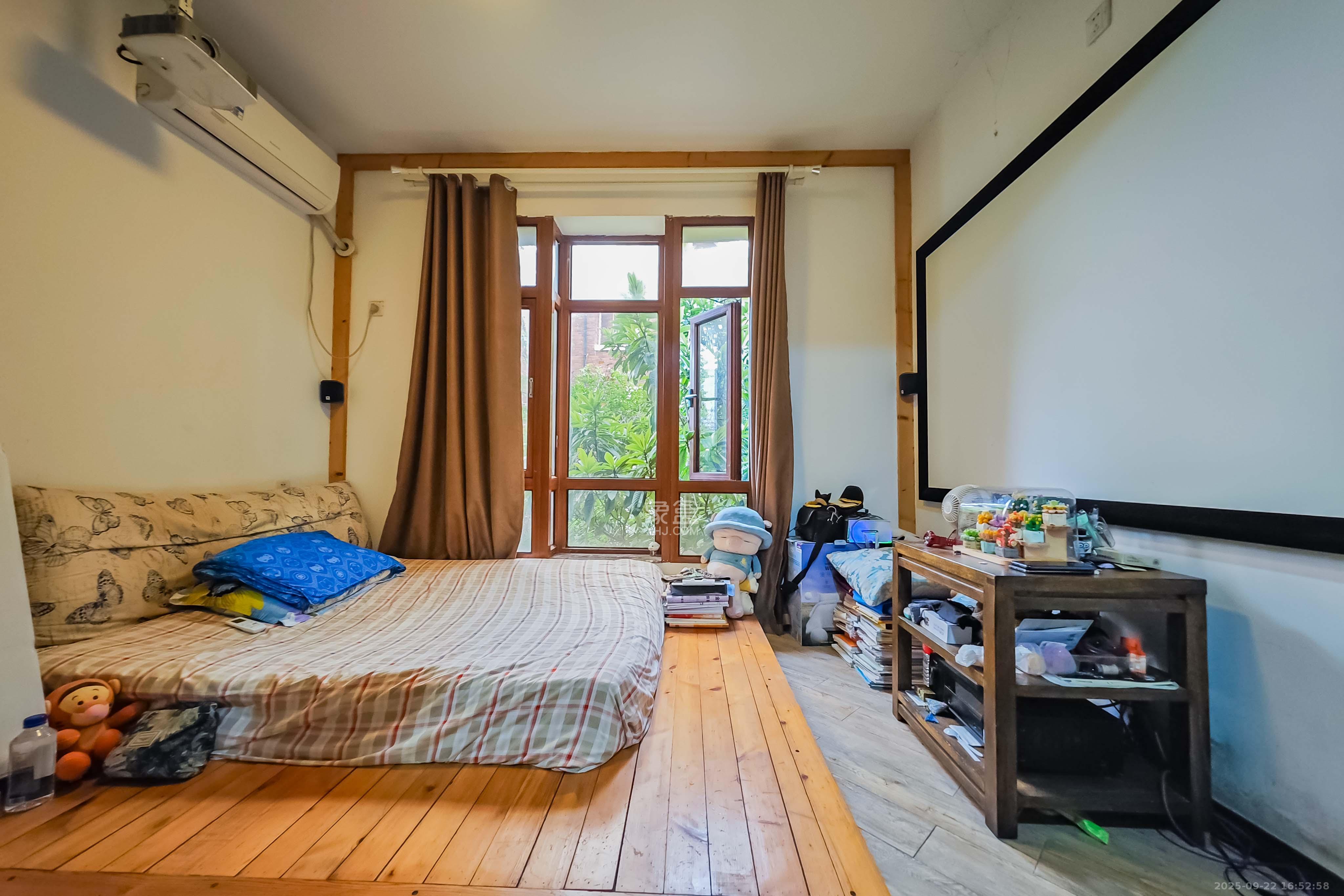 吉联小区(红墅湾) 6室2厅6卫 680.0万 吉联小区(红墅湾) 6室2厅6卫 680.0万卧室