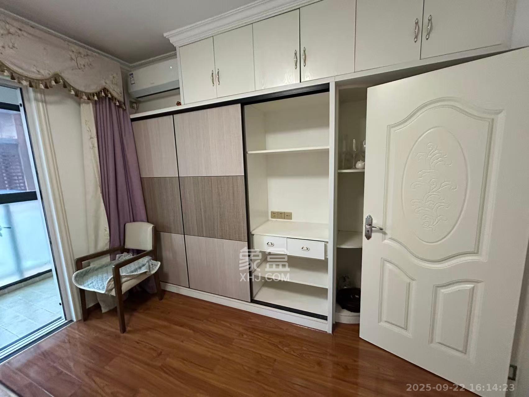 标志浪漫满屋(枫景公寓) 1室2厅1卫 2800.0元/月 标志浪漫满屋(枫景公寓) 1室2厅1卫 2800.0元/月室内图