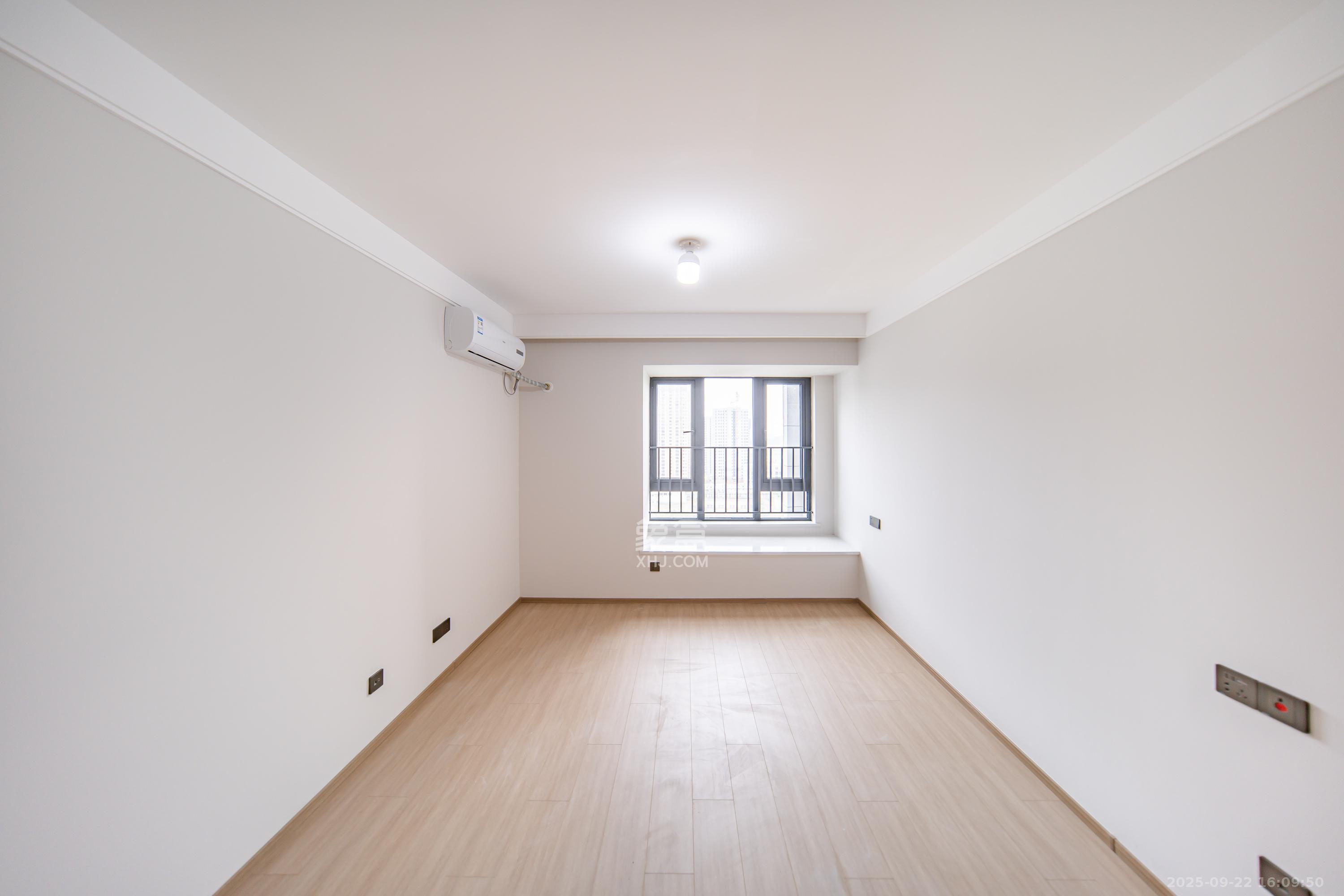 华润凯旋门二期 3室2厅2卫 160.0万 华润凯旋门二期 3室2厅2卫 160.0万卧室