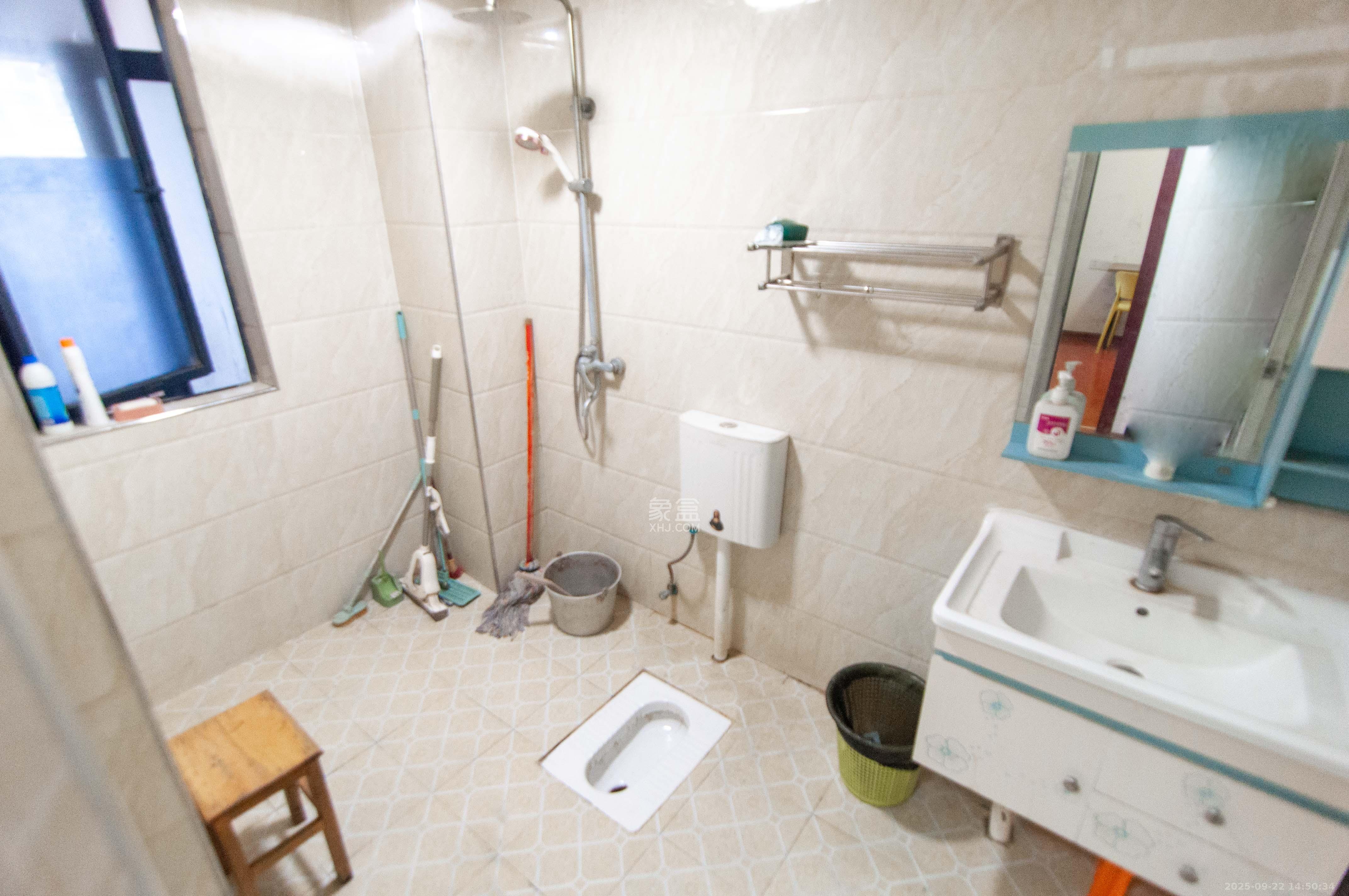 中海梅溪湖壹号 3室2厅1卫 185.0万 中海梅溪湖壹号 3室2厅1卫 185.0万卫生间