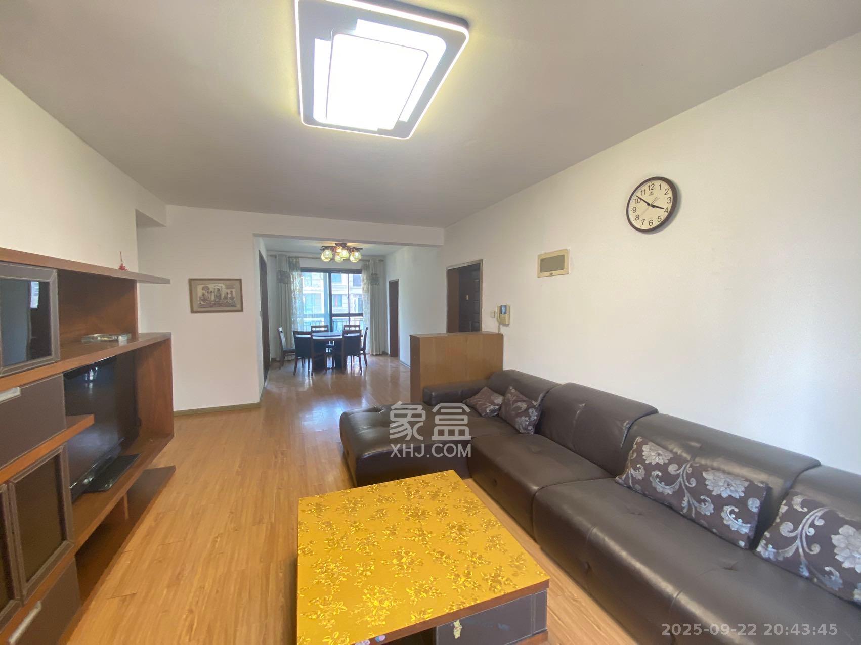 星城世家 4室2厅2卫 4200.0元/月 星城世家 4室2厅2卫 4200.0元/月室内图