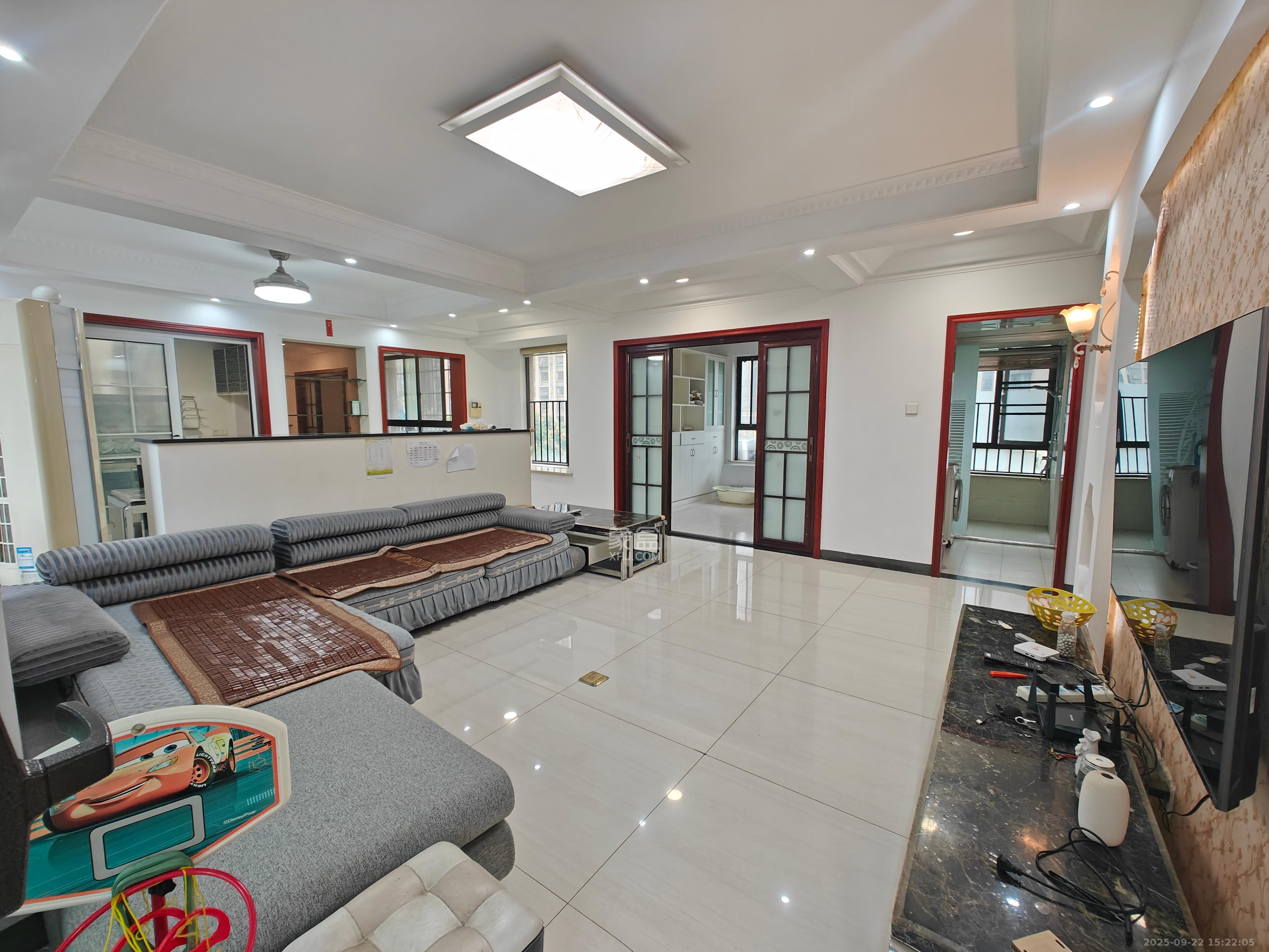 华润凤凰城三期  4室2厅2卫    3000.0元/月室内图